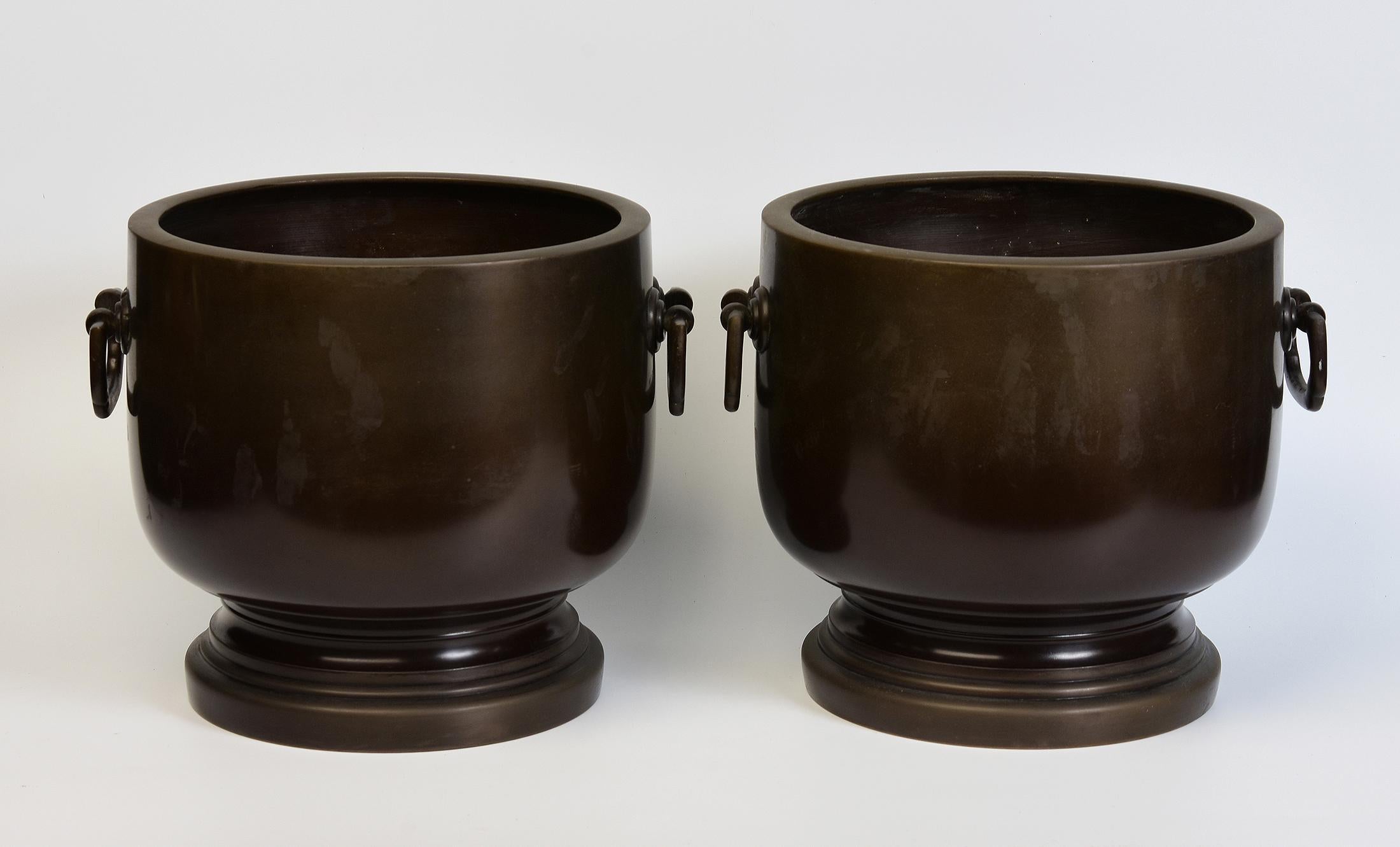 Early 20th C., Showa, A Pair of Antique Japanese Old Bronze Hibachi Brazier Pots For Sale 2