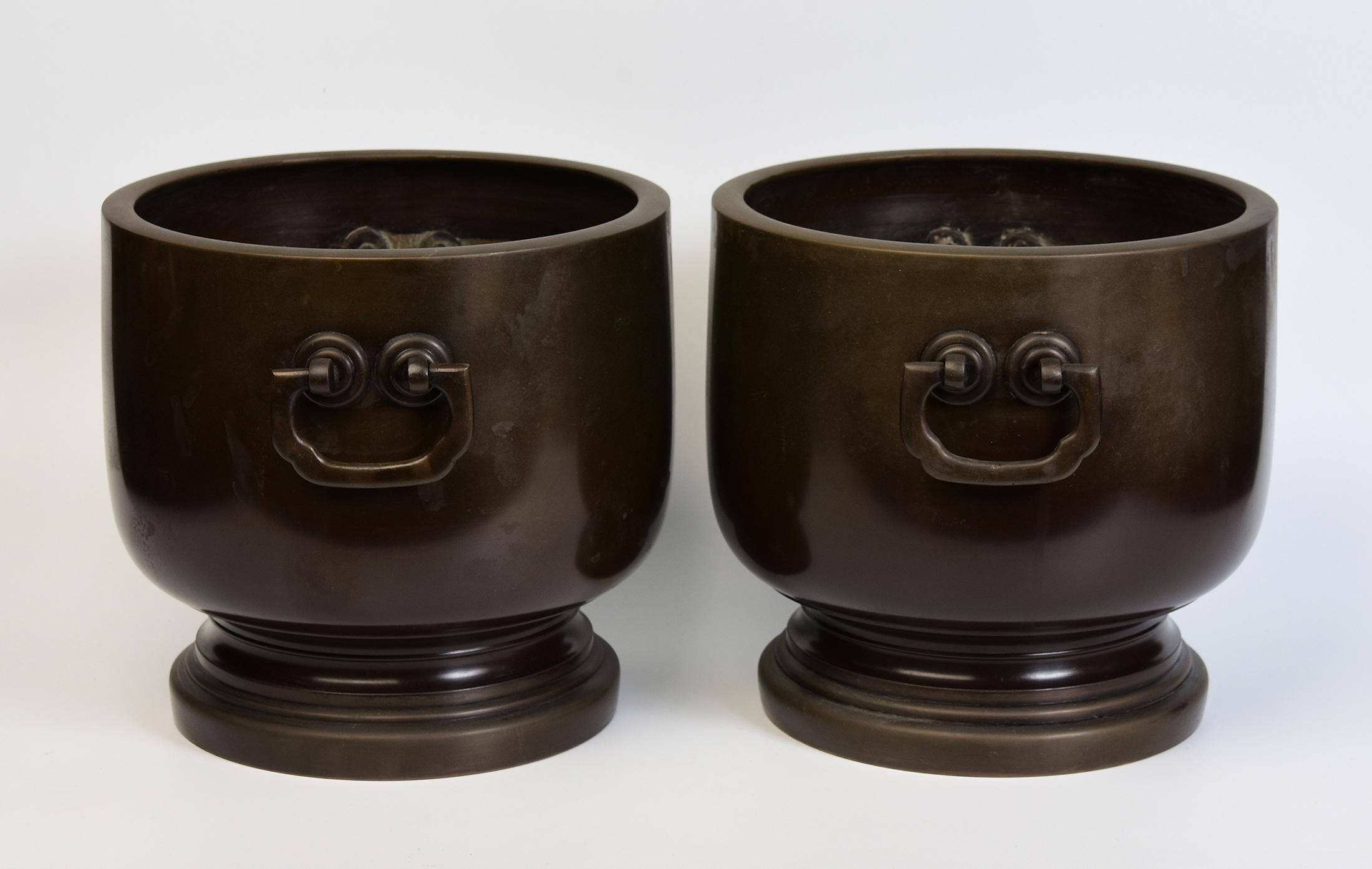 Early 20th C., Showa, A Pair of Antique Japanese Old Bronze Hibachi Brazier Pots For Sale 3