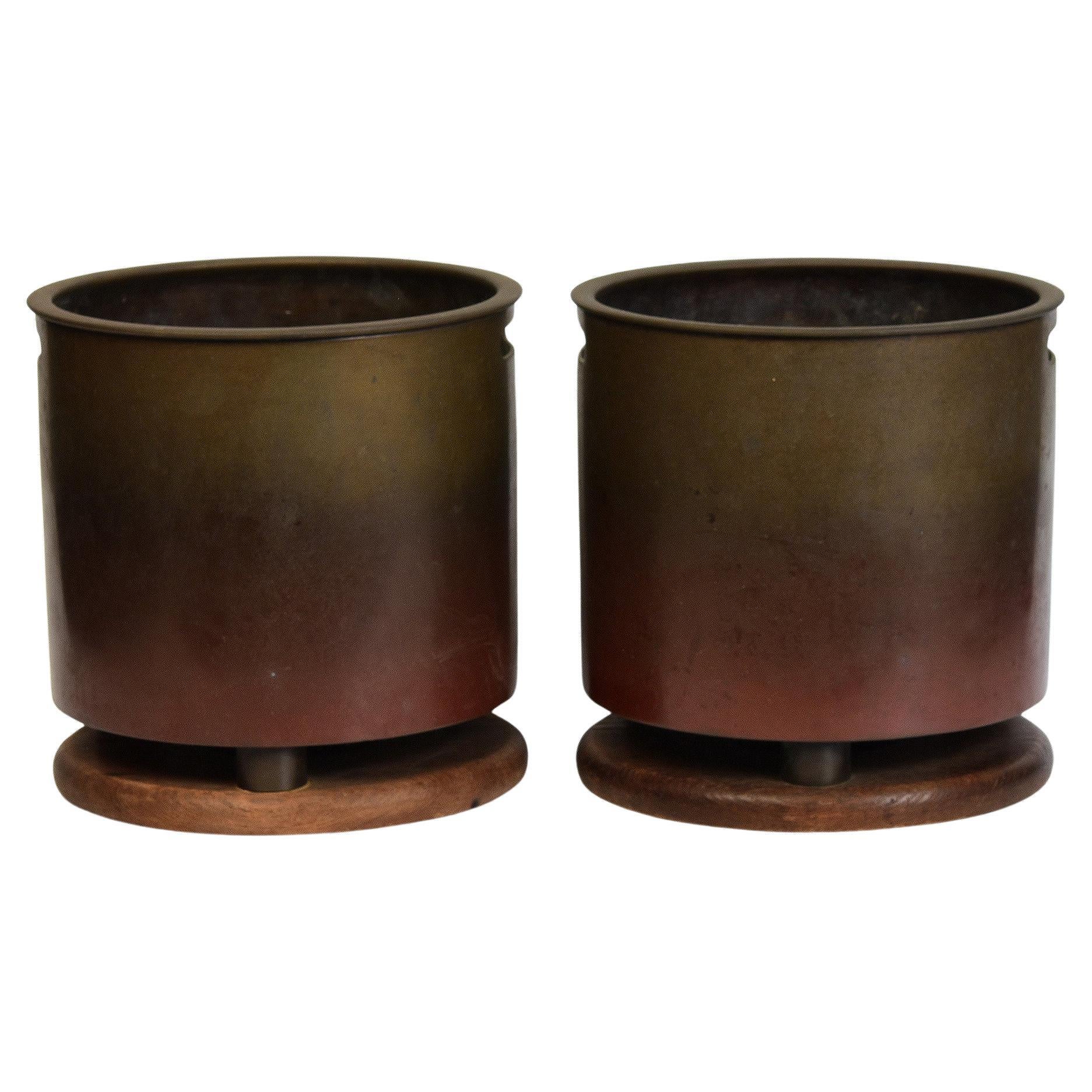 Early 20th C., Showa, A Pair of Antique Japanese Old Bronze Hibachi Brazier Pots For Sale