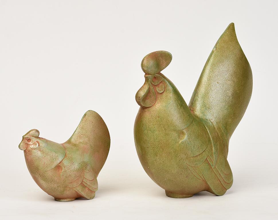 20th C., Showa, A Set of Japanese Bronze Animal Chickens with Artist Sign In Good Condition For Sale In Sampantawong, TH