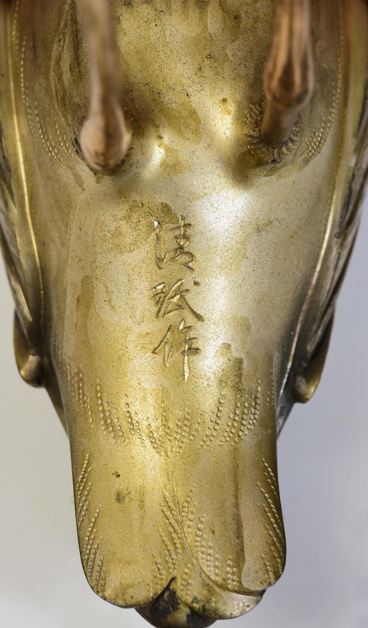Frühes 20. Jahrhundert, Showa, Ein Paar japanische stehende Bronzevogel mit Künstlerschild im Angebot 8