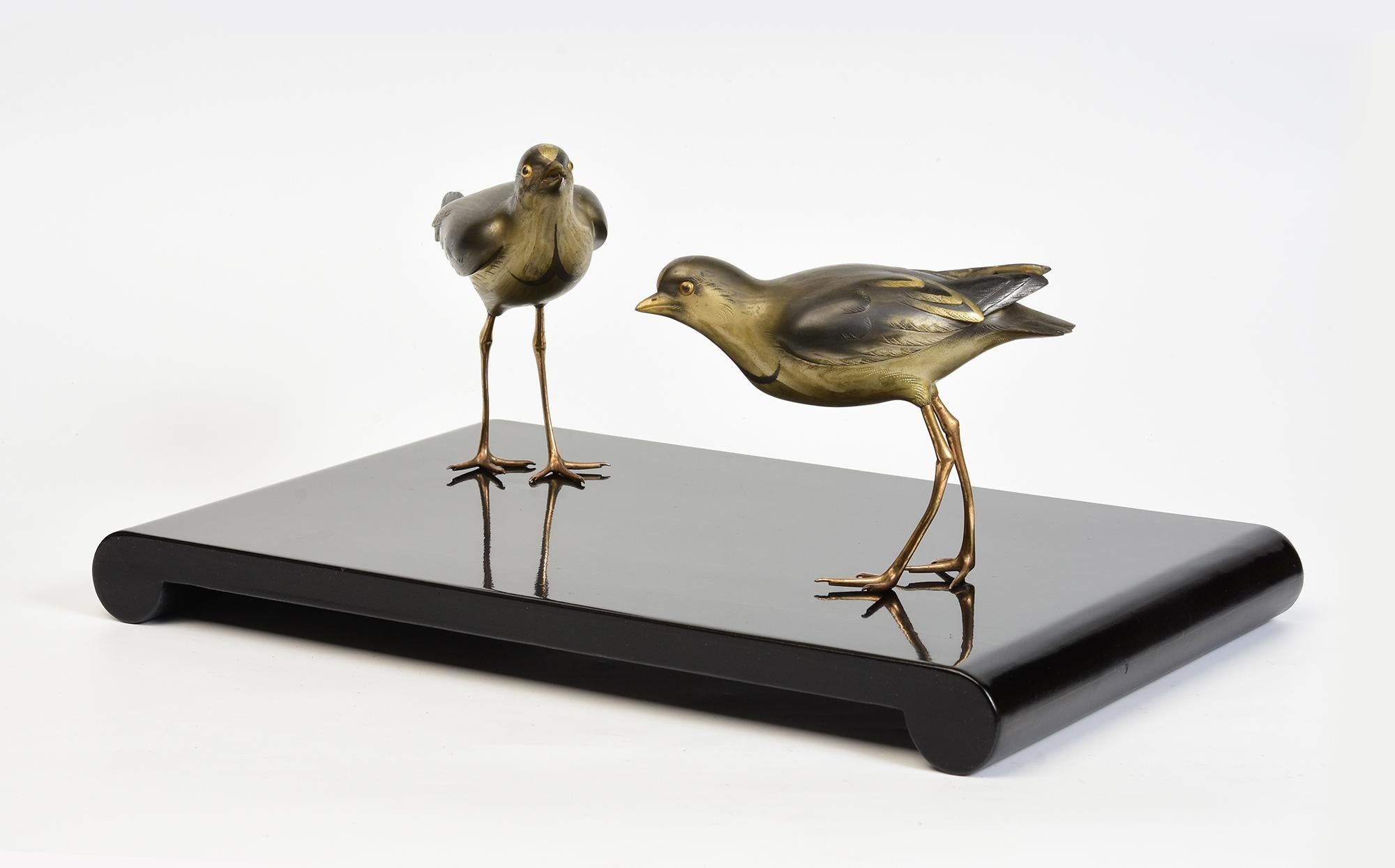 Early 20th C., Showa, A Pair of Japanese Bronze Standing Birds with Artist Sign In Good Condition For Sale In Sampantawong, TH