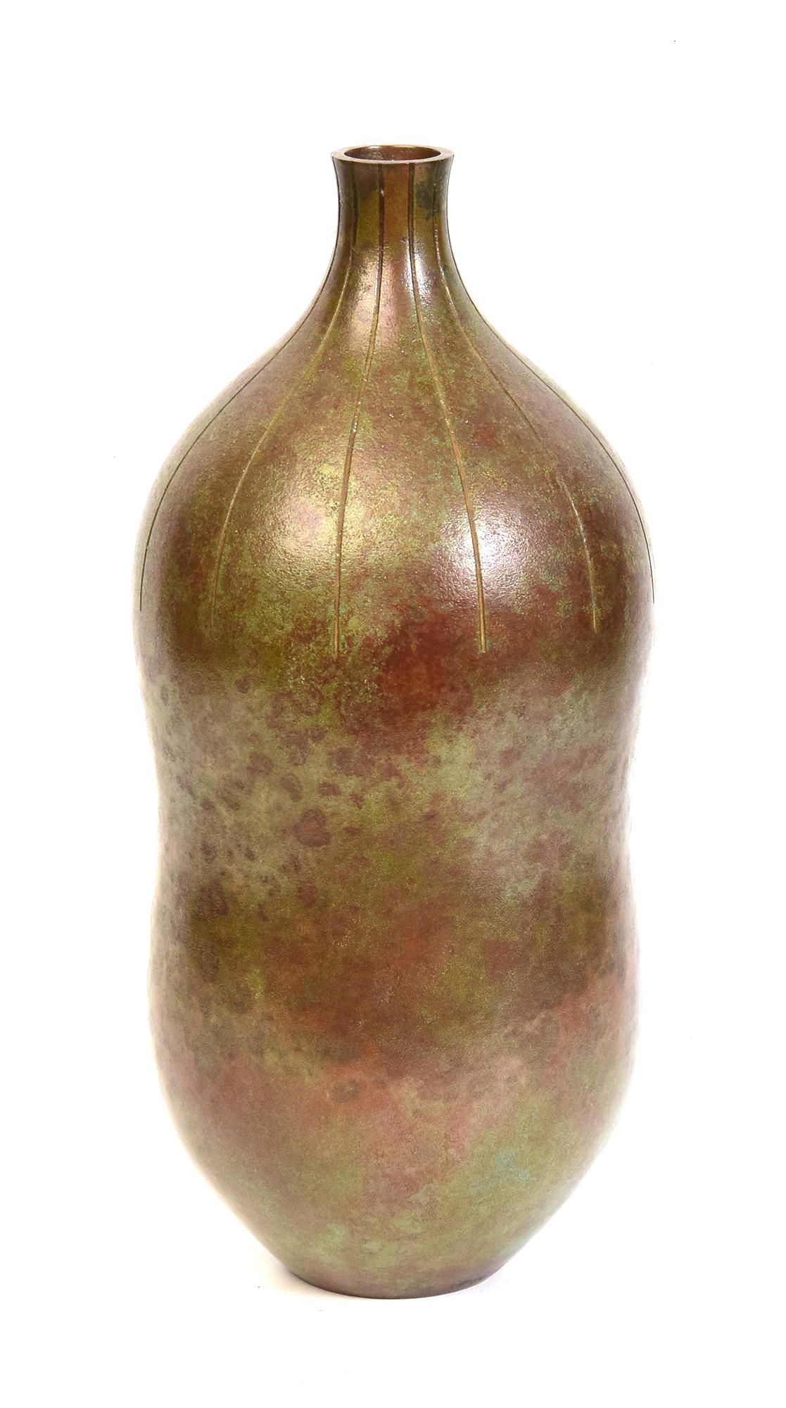 Early 20th C., Showa, Large Japanese Bronze Vase in Gourd Shape with Artist Sign For Sale 2