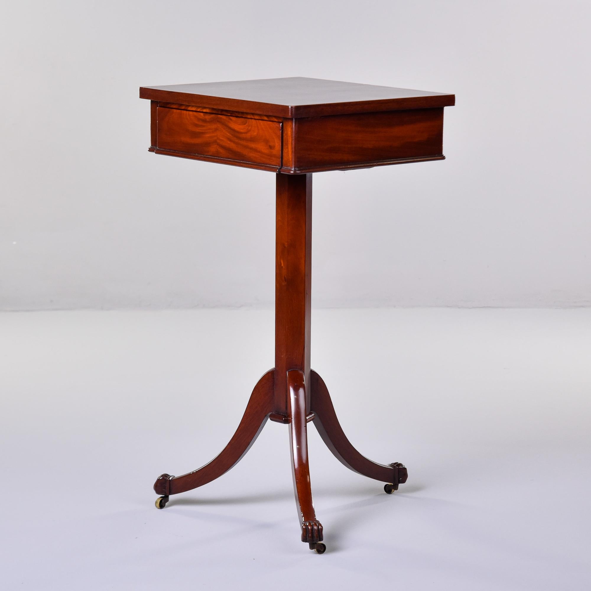 Early 20th Century Small English Mahogany Table For Sale 1