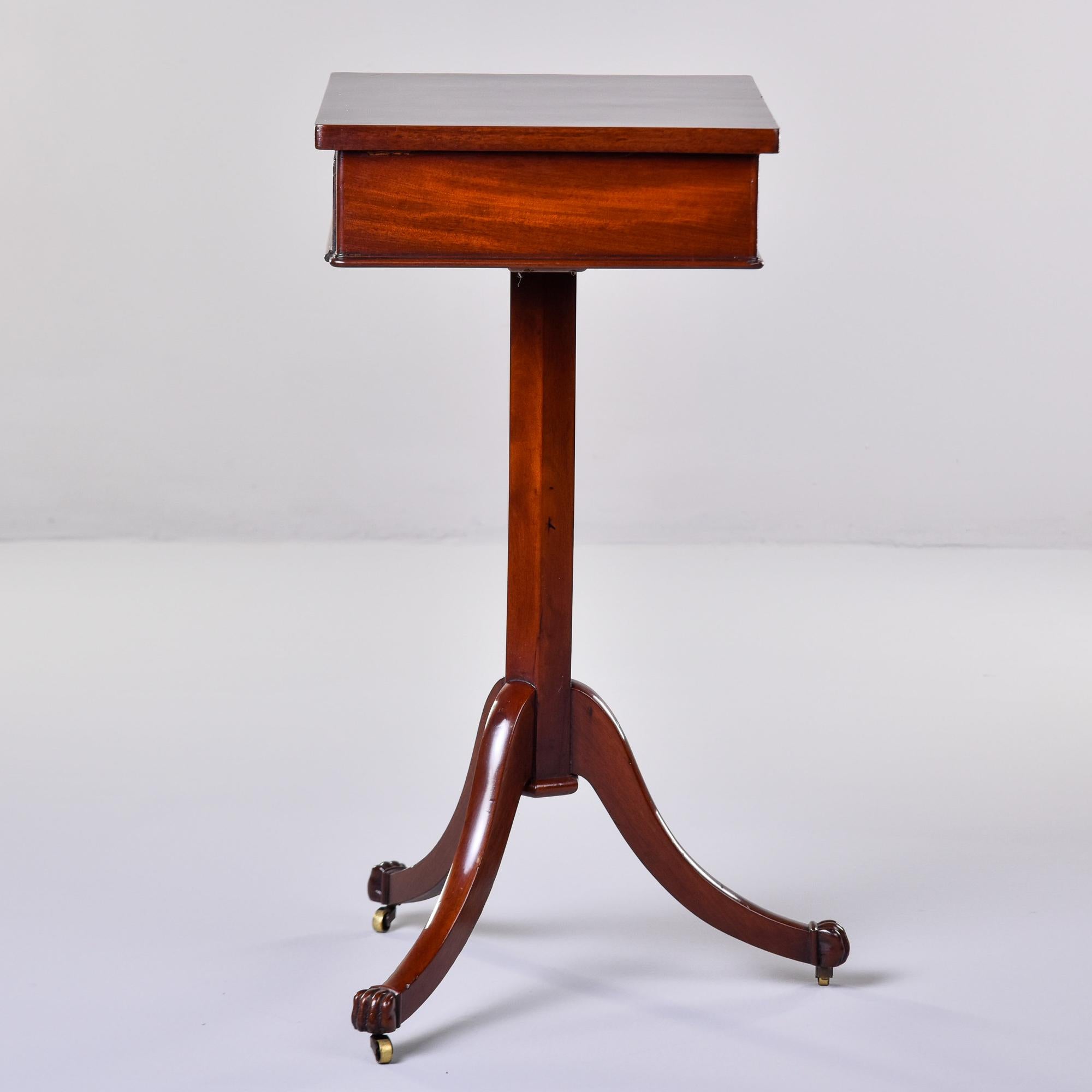 Early 20th Century Small English Mahogany Table For Sale 2