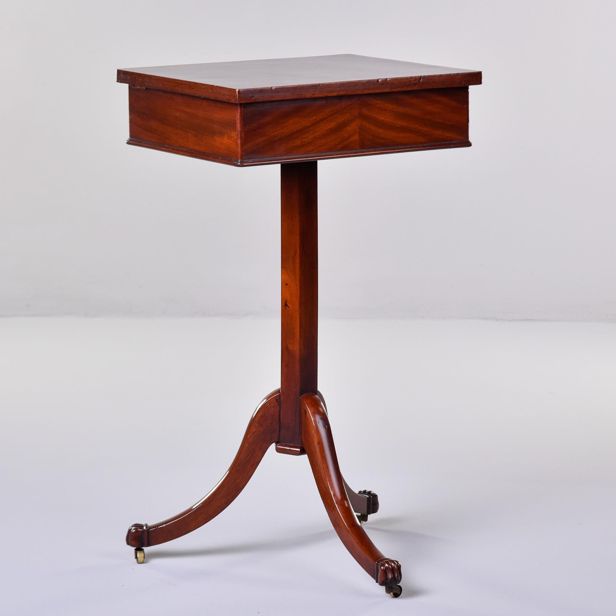 Early 20th Century Small English Mahogany Table For Sale 3