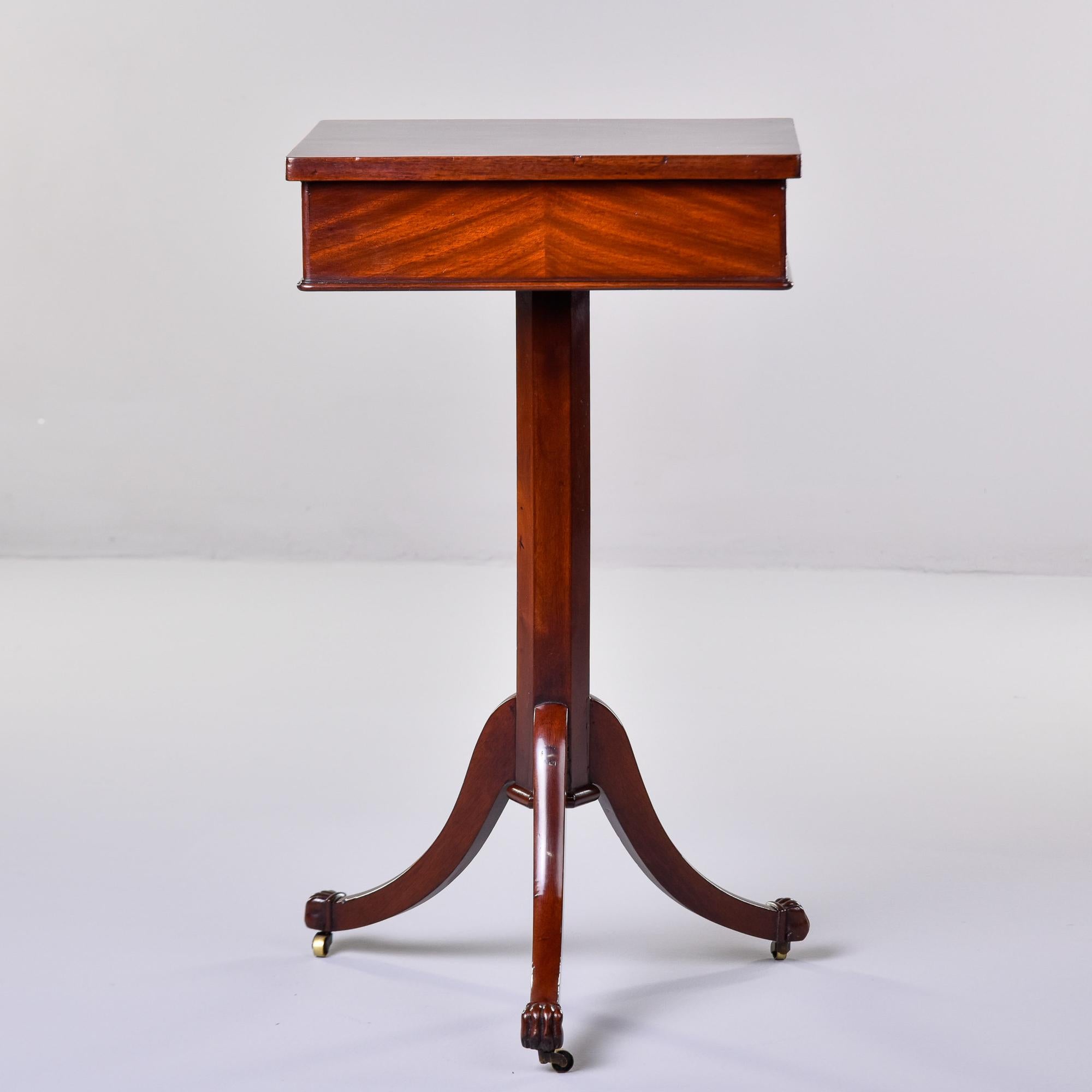 Early 20th Century Small English Mahogany Table For Sale 4