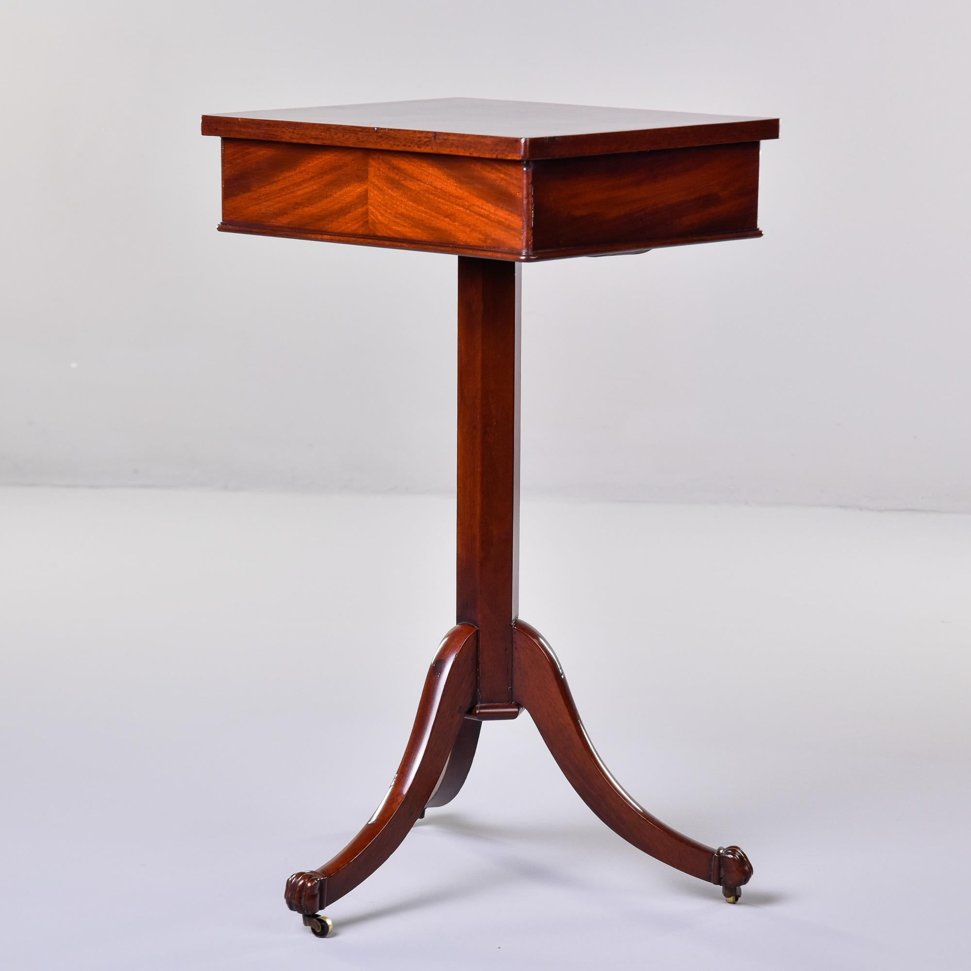 Early 20th Century Small English Mahogany Table For Sale 5