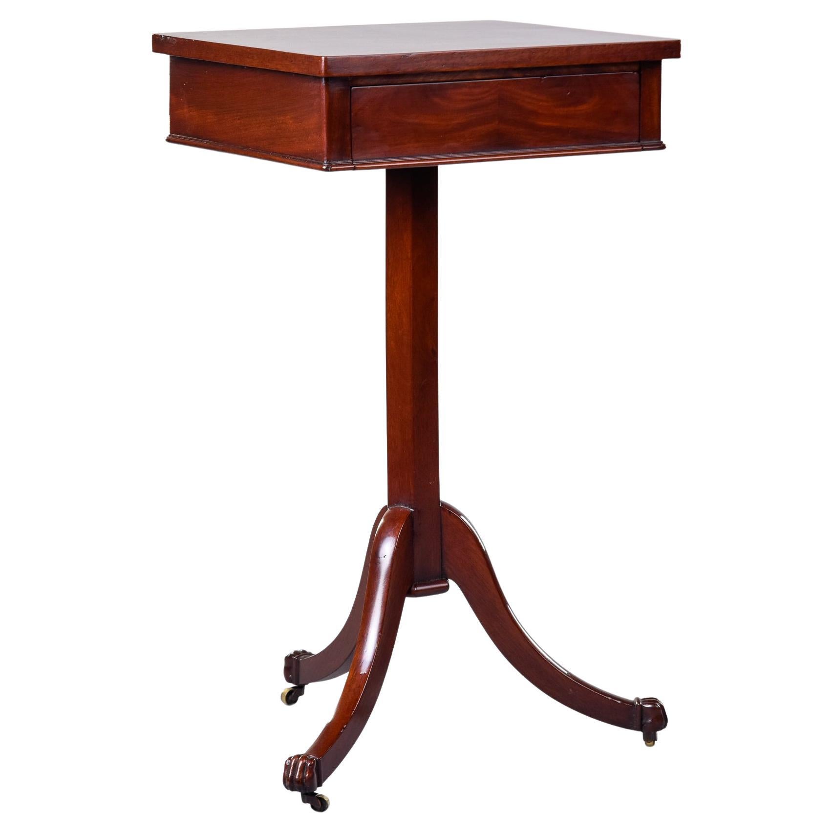 Early 20th Century Small English Mahogany Table For Sale