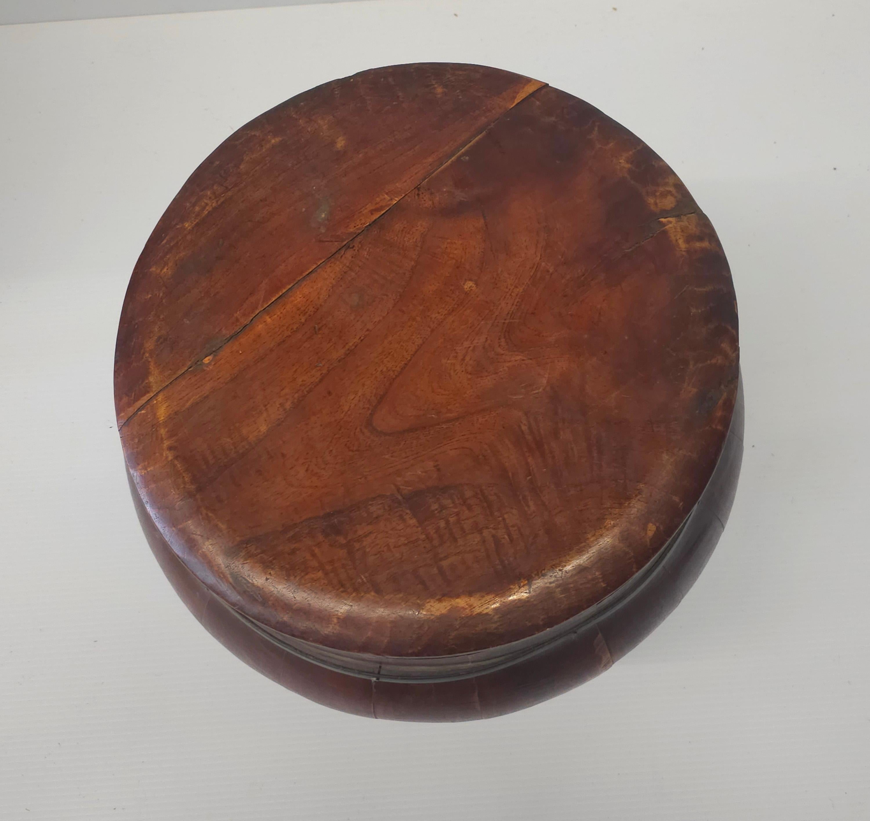 Mordenzato Fioriera a secchiello coperta in legno e ferro dell'Asia sudorientale dei primi del Novecento in vendita