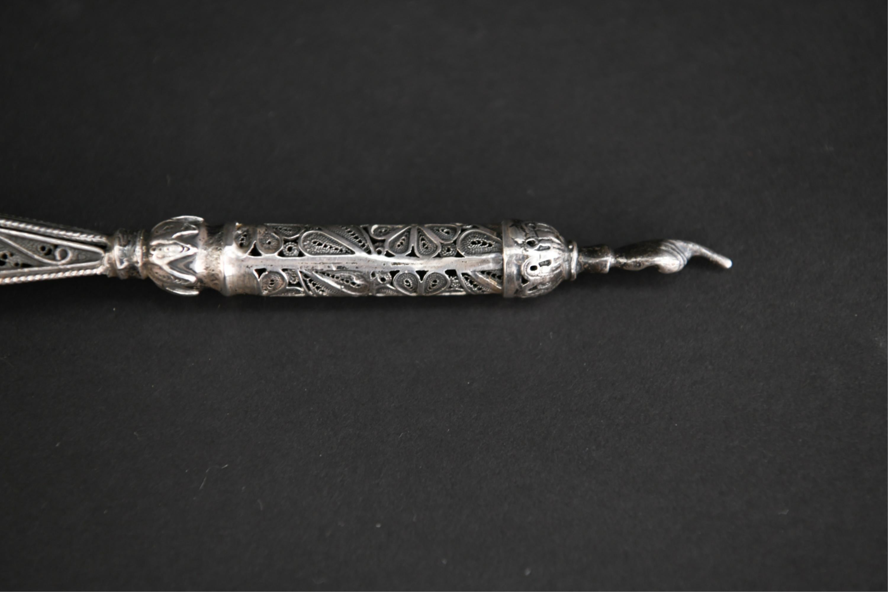 Early 20th Century Sterling Silver Openwork Filigree Yad or Torah Pointer In Good Condition For Sale In Norwalk, CT