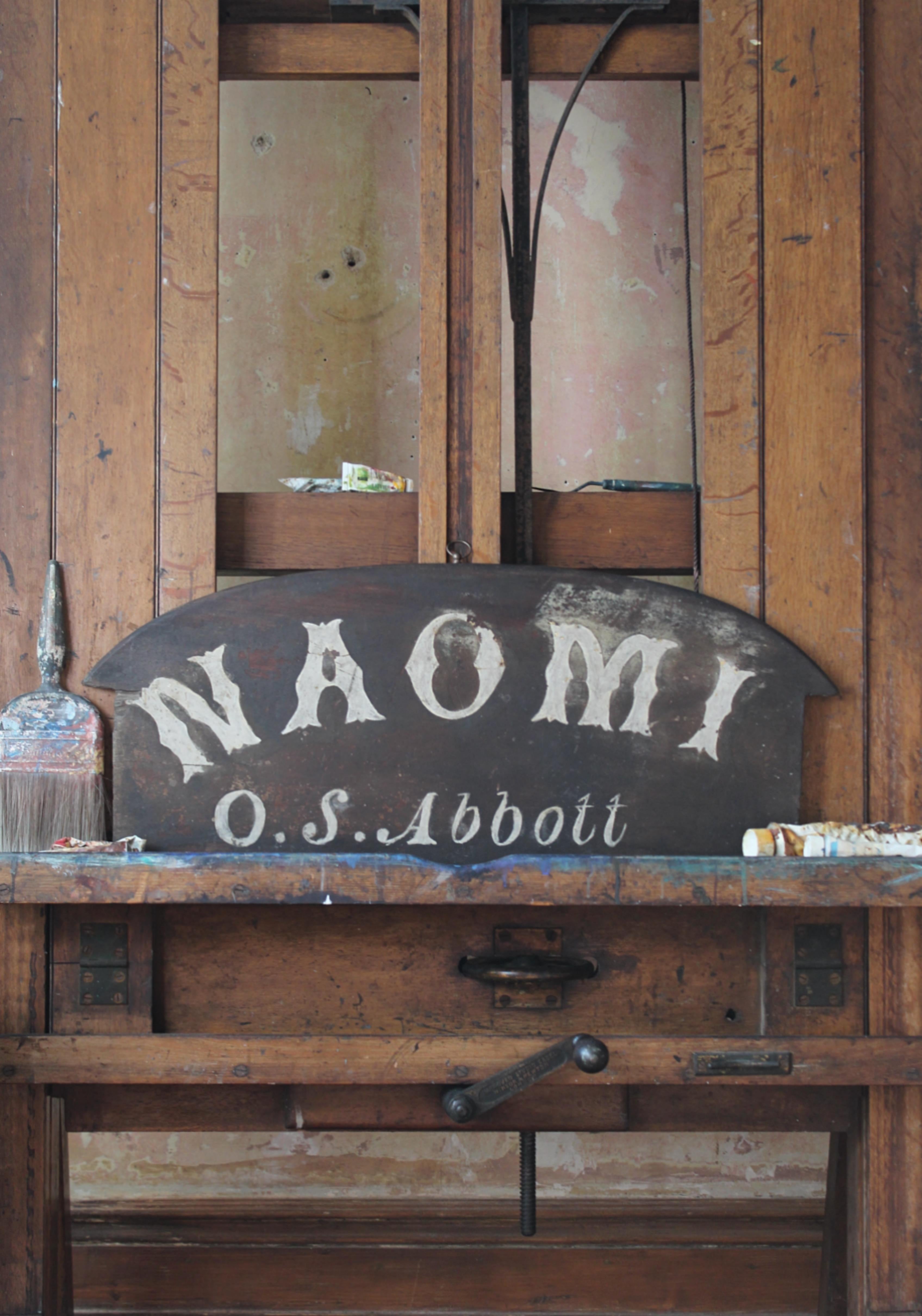 Stern- Nameboard „Naomi“ des frühen 20. Jahrhunderts, Schaukel-Fischboot, Marine maritimen Schiffes im Zustand „Gut“ im Angebot in Lowestoft, GB