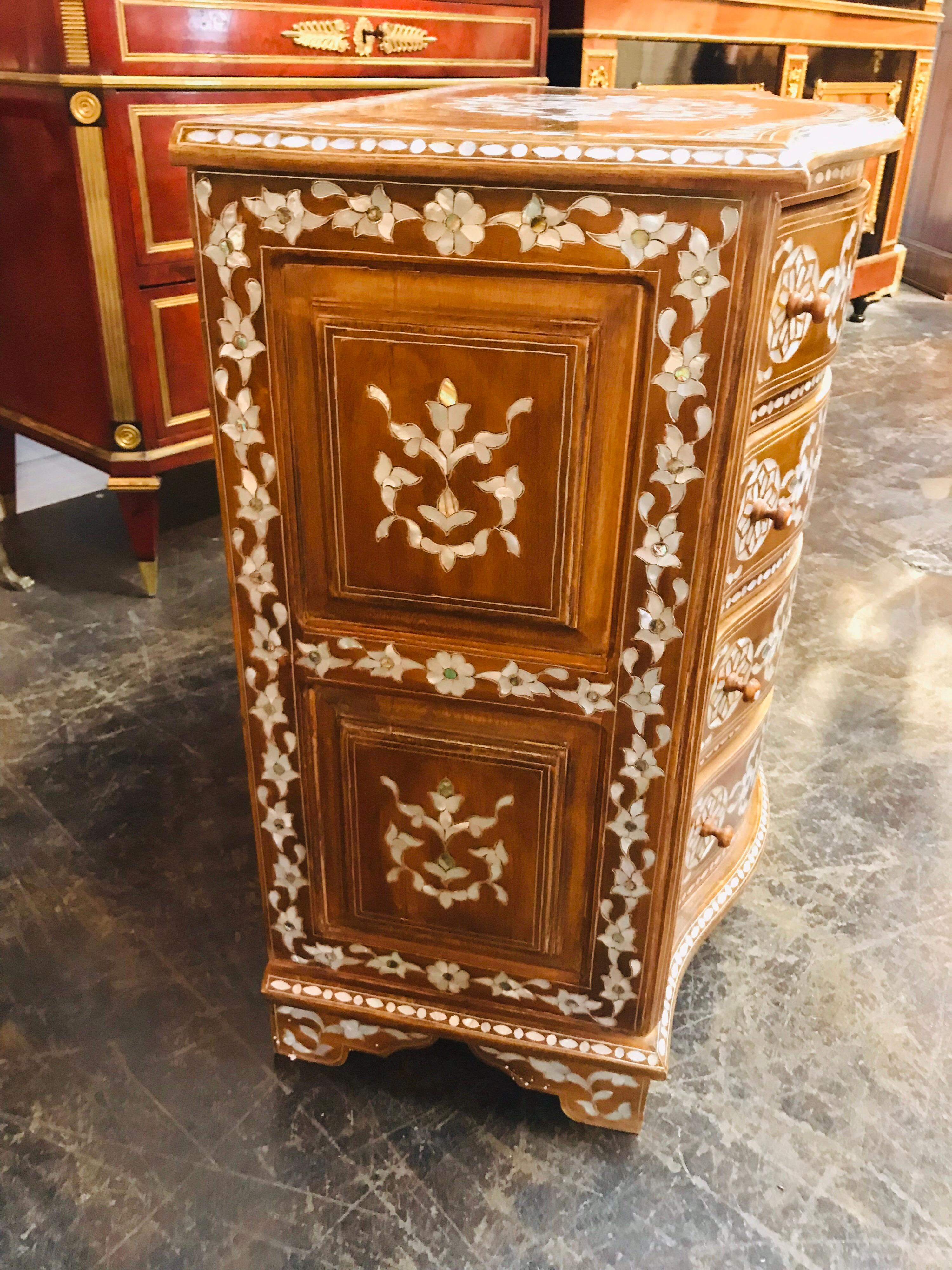 Early 20th Century Syrian Mother of Pearl Inlaid Chest 3