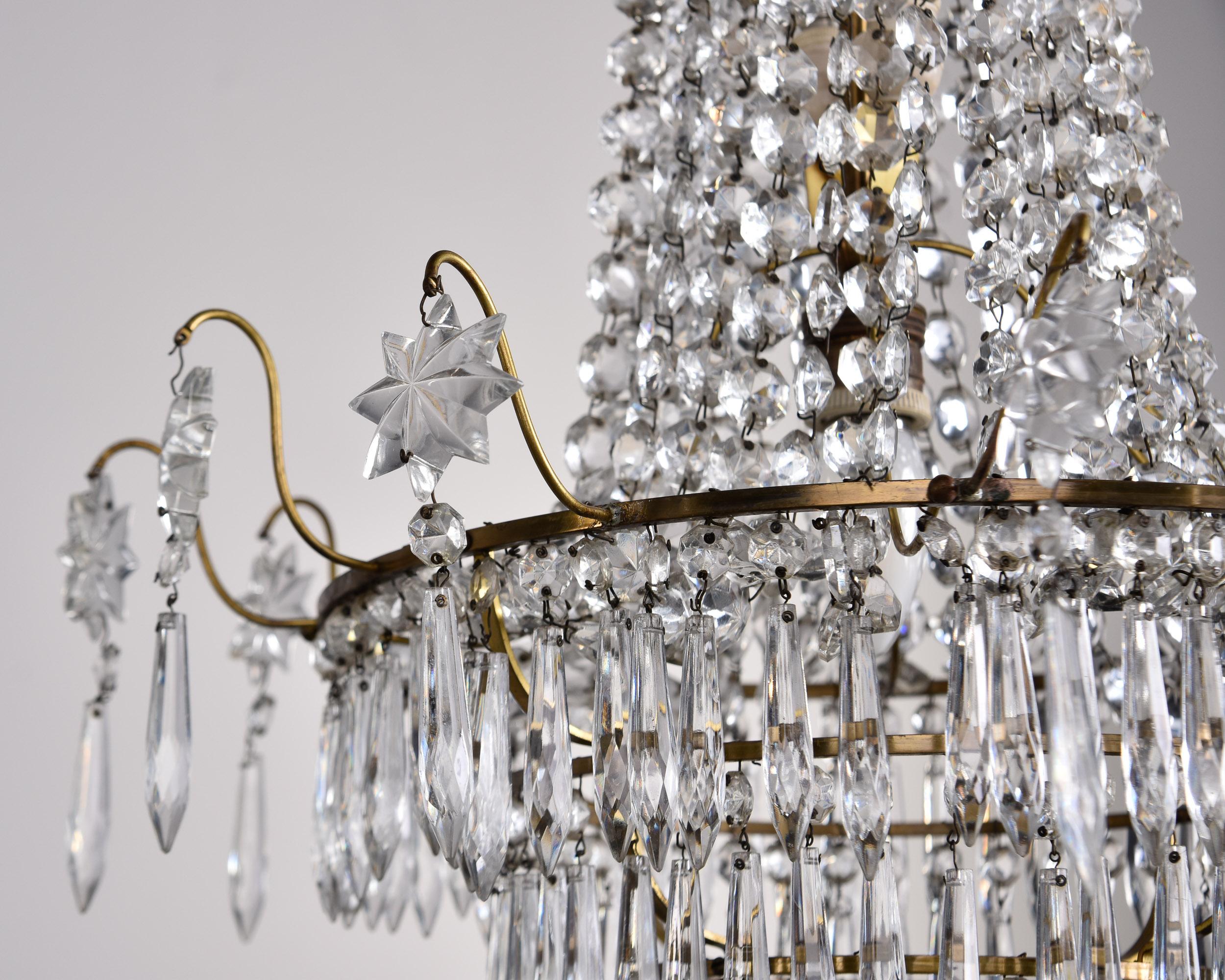 Lampadario a cascata svedese alto di inizio XX secolo, interamente in cristallo in vendita 3