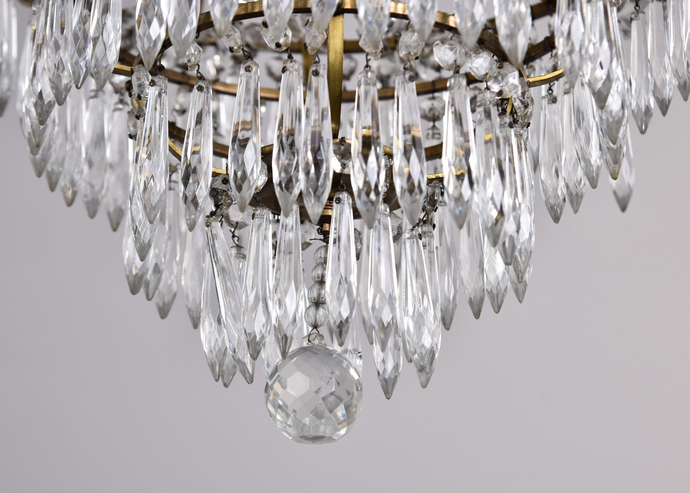 Lampadario a cascata svedese alto di inizio XX secolo, interamente in cristallo in vendita 4