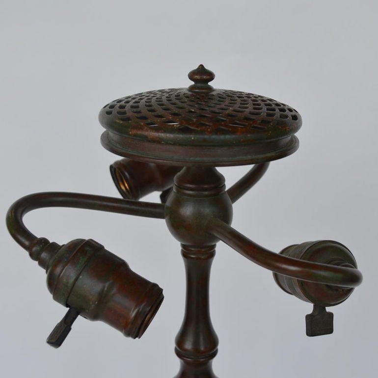 Early 20th C. Tiffany Studios Lemon Leaf Table Lamp For Sale 11