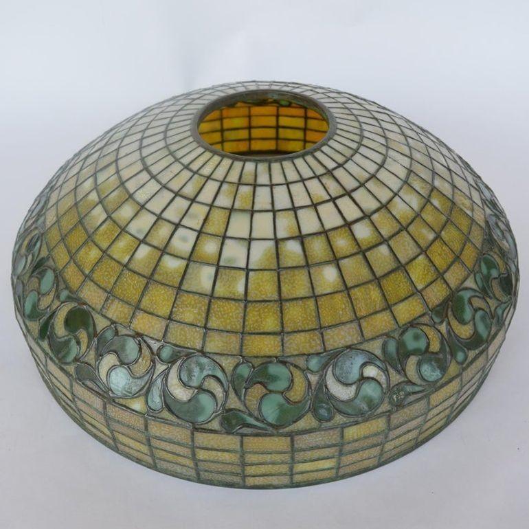 Bronze Early 20th C. Tiffany Studios Lemon Leaf Table Lamp For Sale