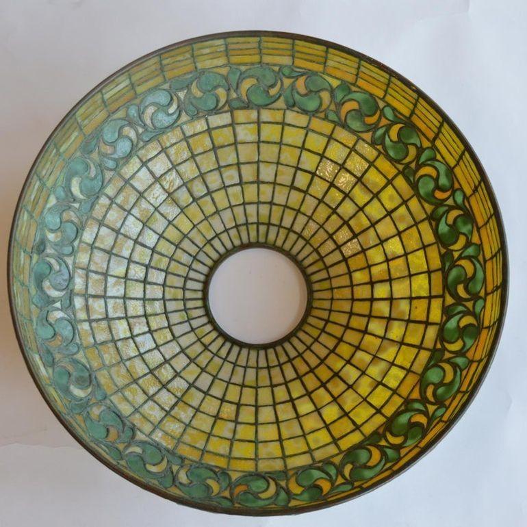 Early 20th C. Tiffany Studios Lemon Leaf Table Lamp For Sale 1