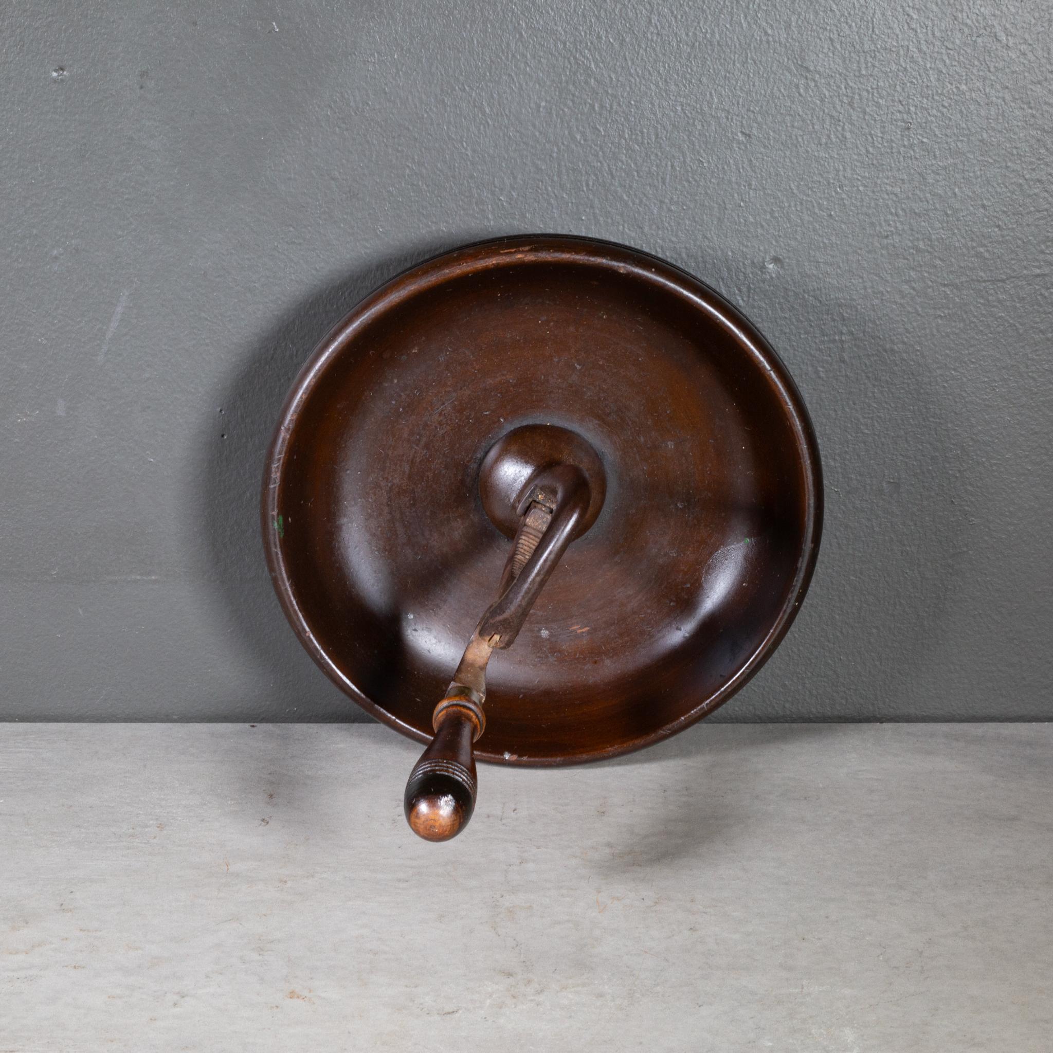 Anfang 20. Jh. Nussknacker aus gedrechseltem Holz um 1940 (20. Jahrhundert) im Angebot