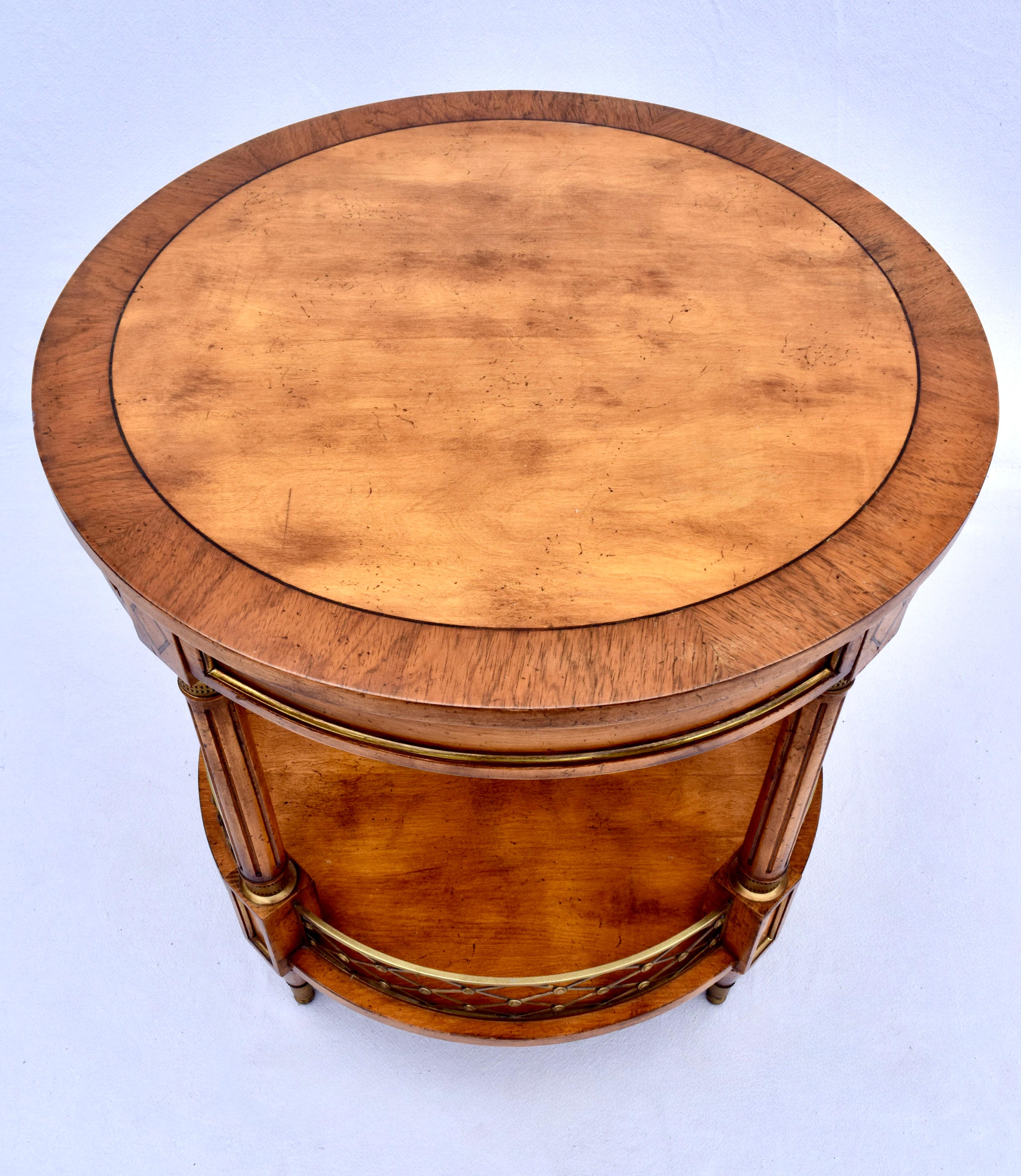 Neoclassico Tavolino rotondo a due piani dei primi del Novecento di Beacon Hill Furniture in vendita