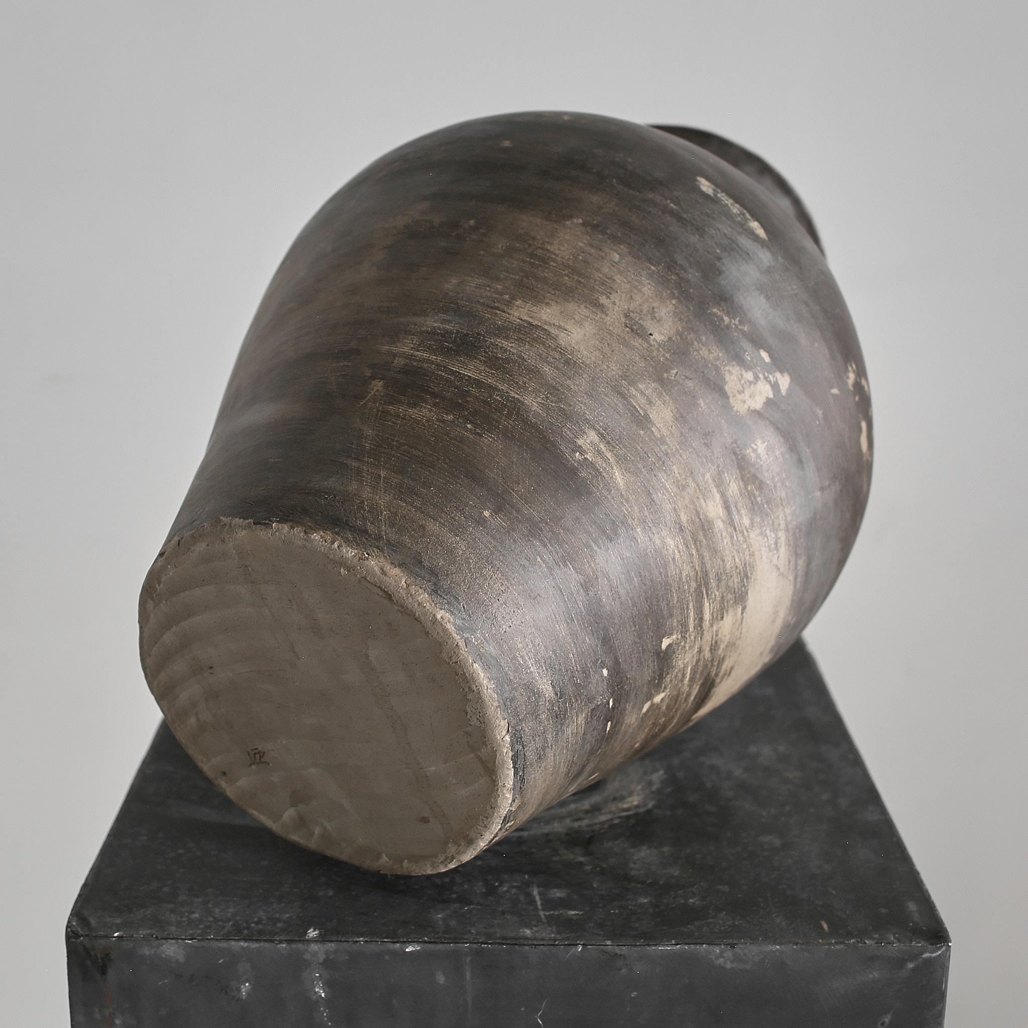 Début du 20ème siècle A.C.I.C. Vase japonais en terre cuite noire Wabi Sabi en vente