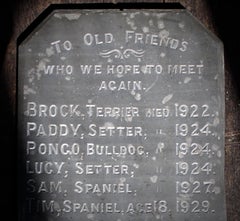 Segnacolo di cane in ardesia gallese dell'inizio del XX secolo Pietra tombale Memento Mori