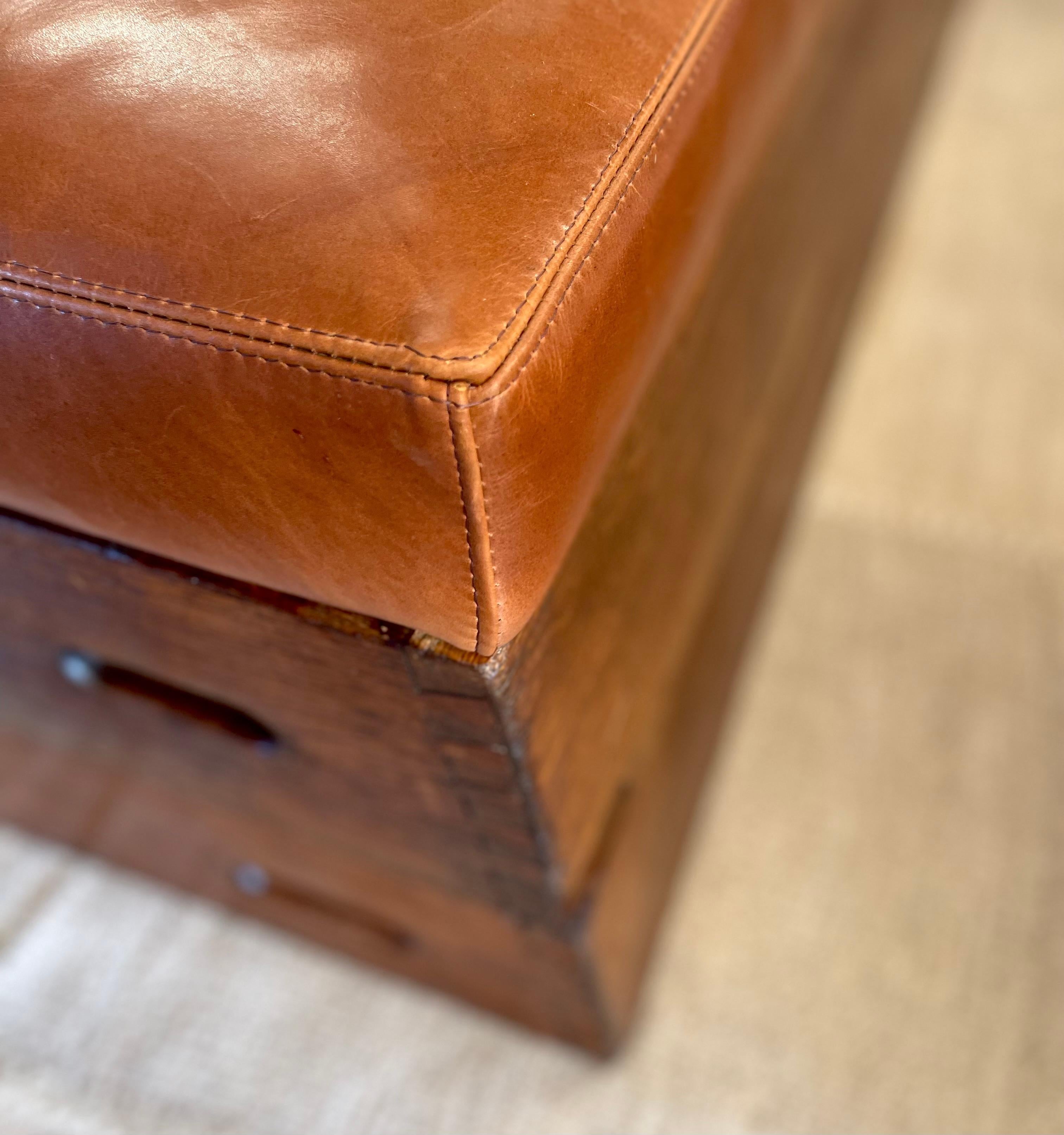 A.I.C., début du 20e siècle. Cheval d'arçon en bois Banc / Ottoman / Table basse en cuir en vente 5