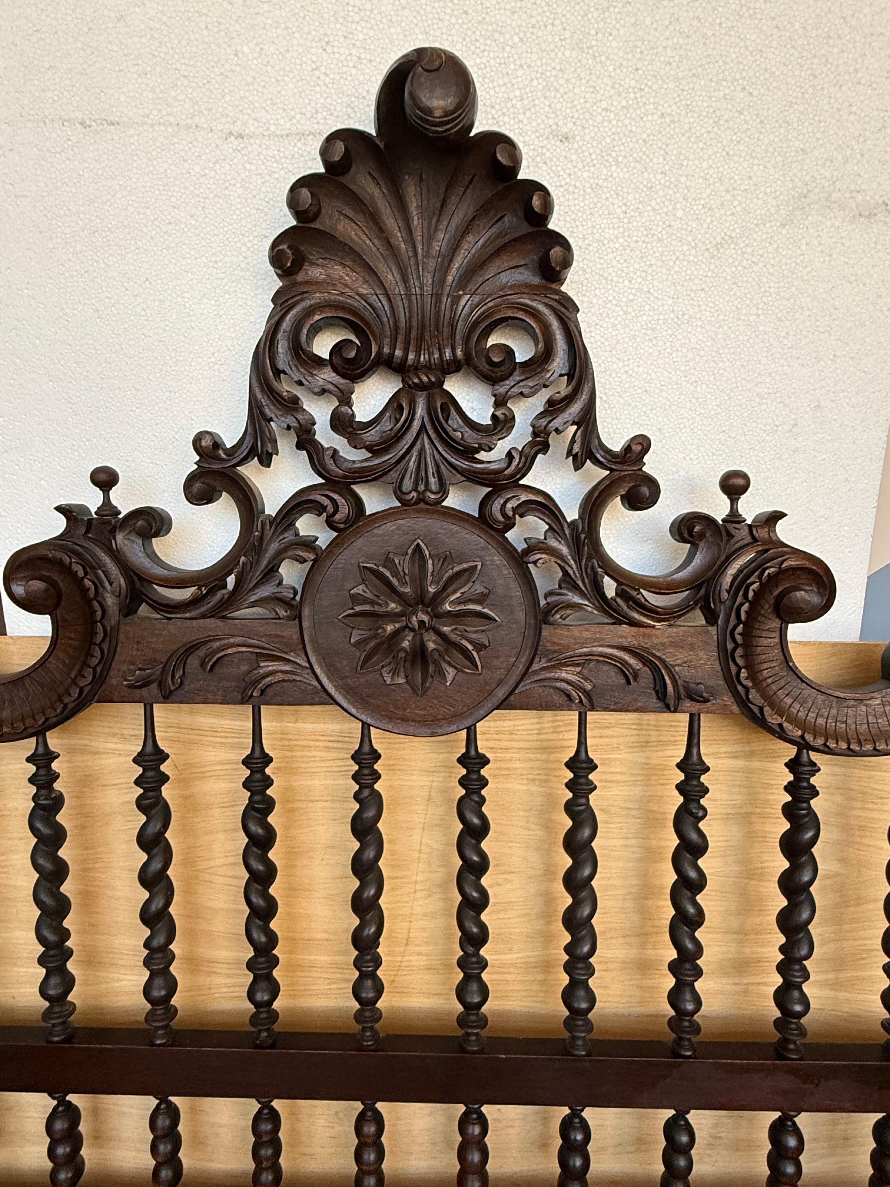 Lit complet à médaillons sculptés du début du 20e siècle, lit à baldaquin original de Lisbonne en vente 3