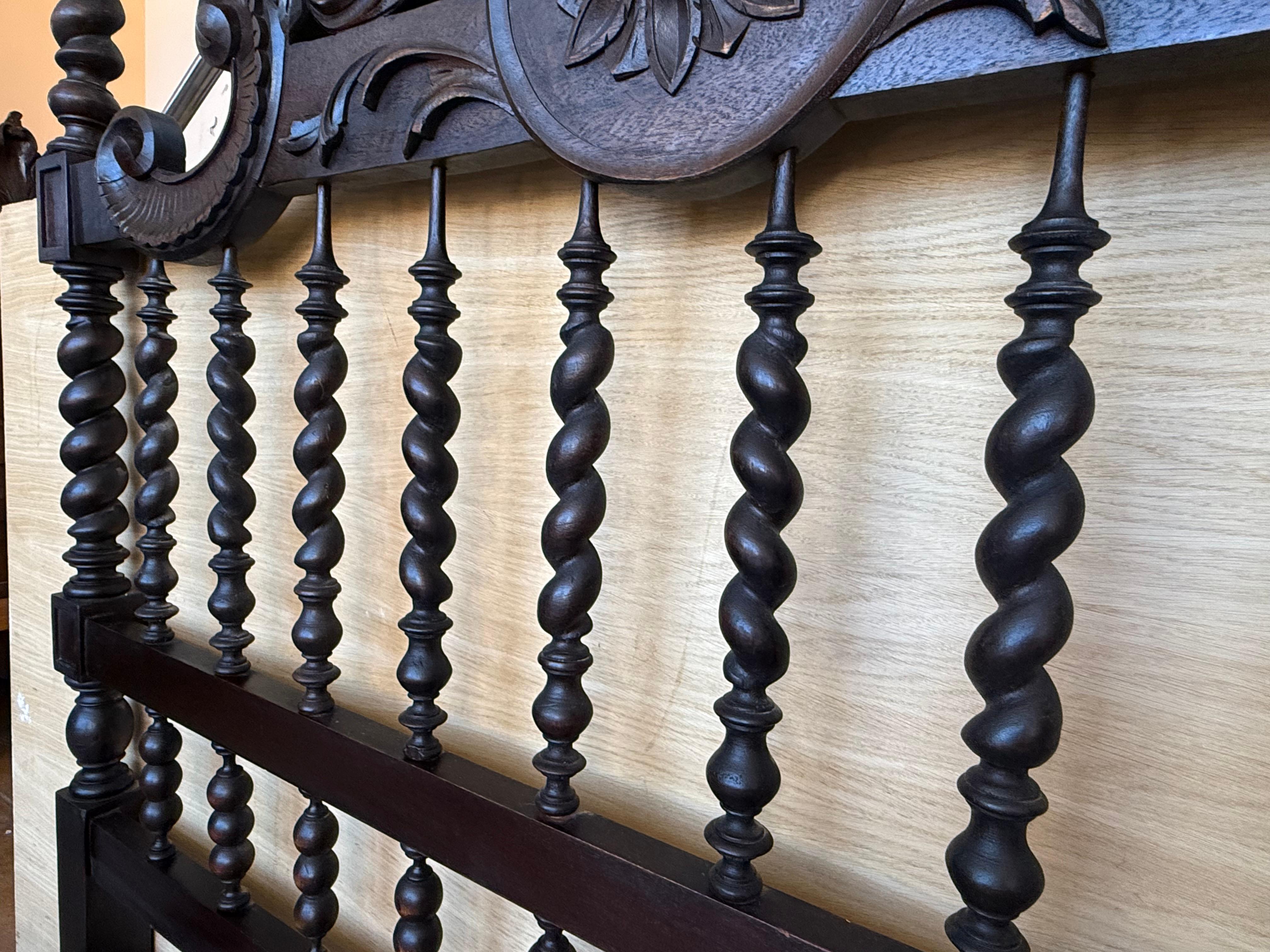 Lit complet à médaillons sculptés du début du 20e siècle, lit à baldaquin original de Lisbonne en vente 5