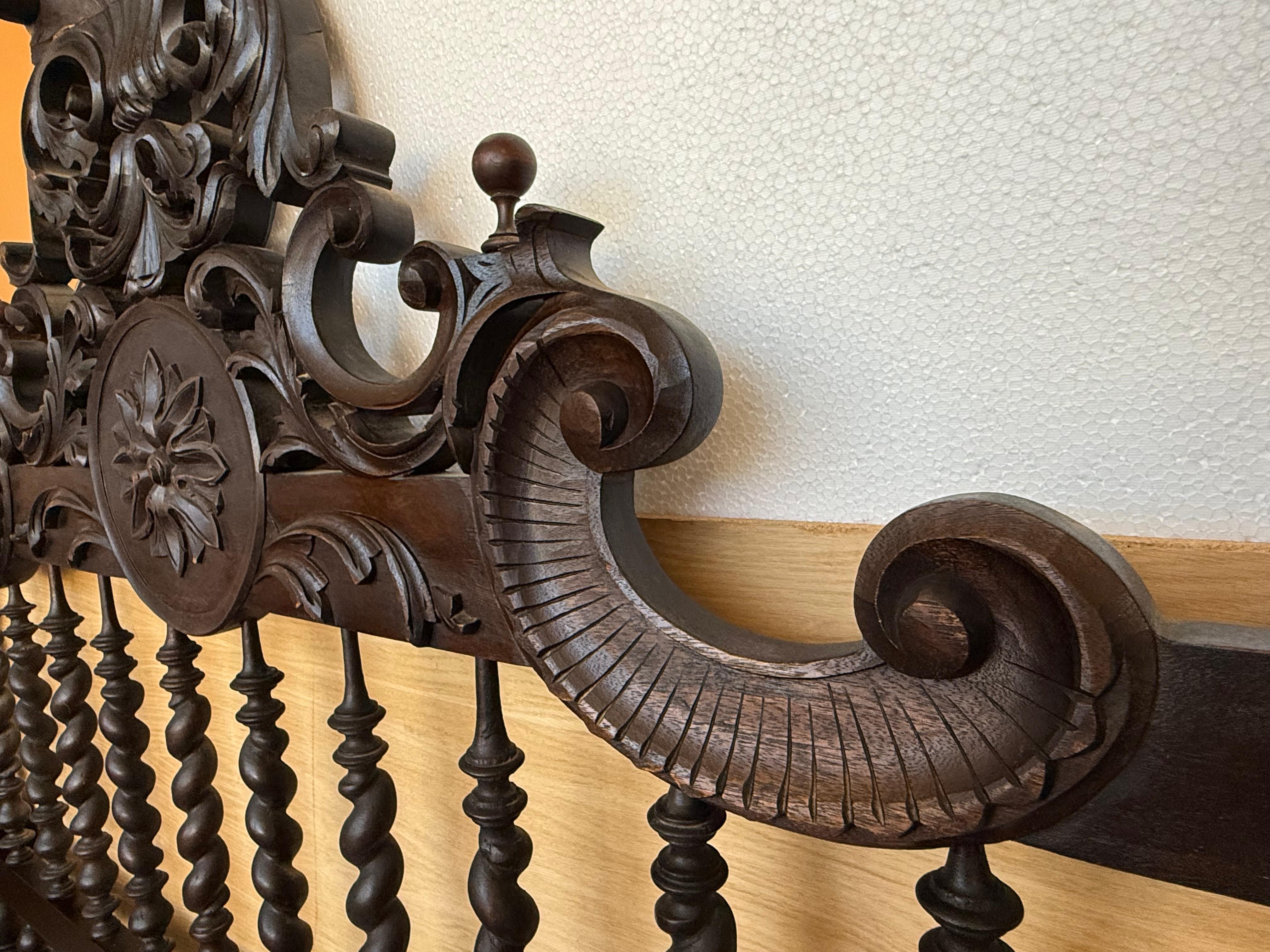 Lit complet à médaillons sculptés du début du 20e siècle, lit à baldaquin original de Lisbonne en vente 6