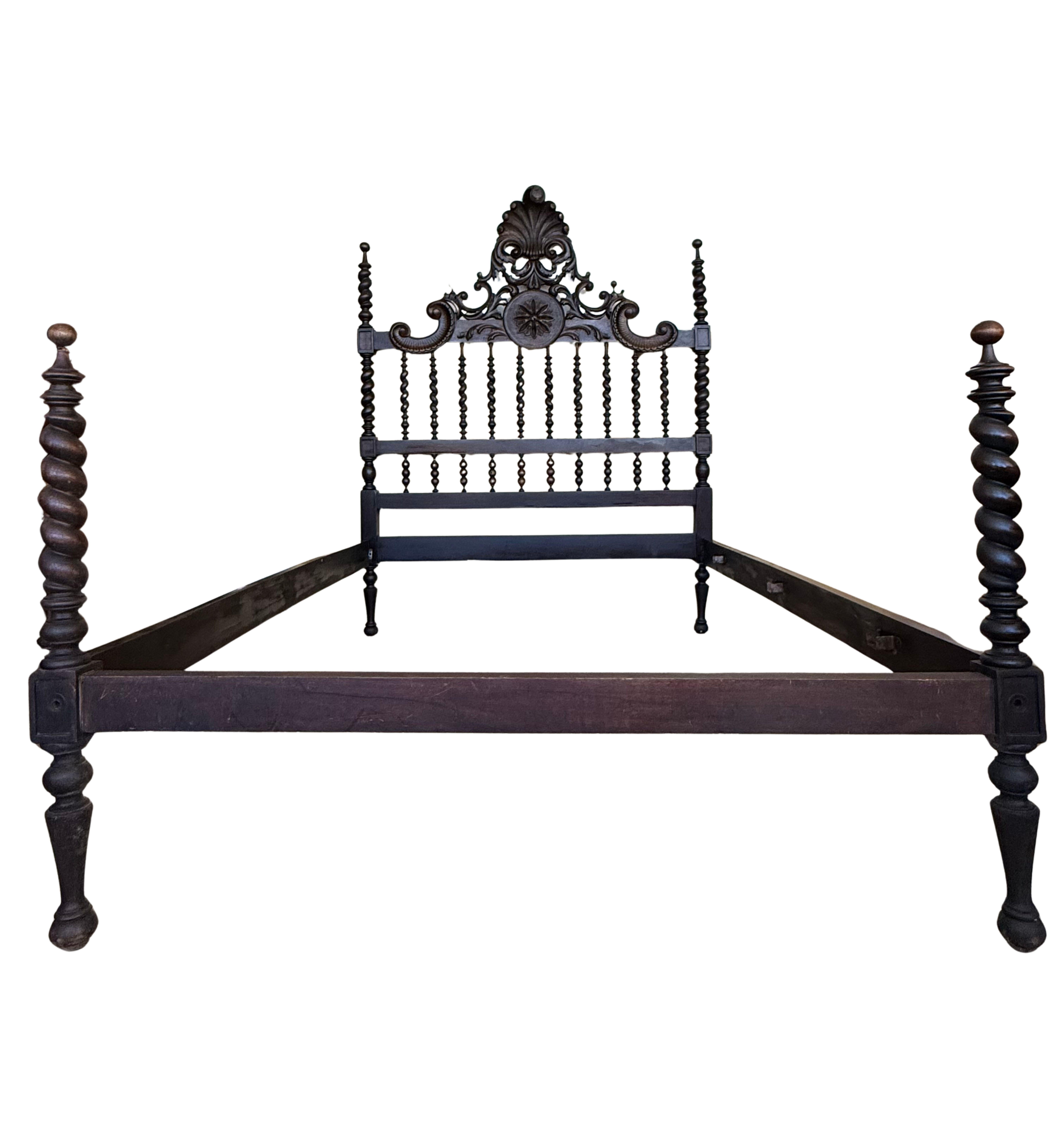 Baroque Lit complet à médaillons sculptés du début du 20e siècle, lit à baldaquin original de Lisbonne en vente