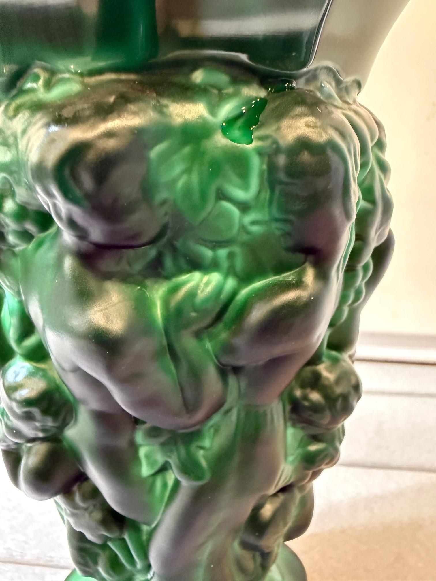 Verre Début du 20e siècle. Vase Art Déco Bohème tchèque en verre malachite Desna Bacchantes en vente