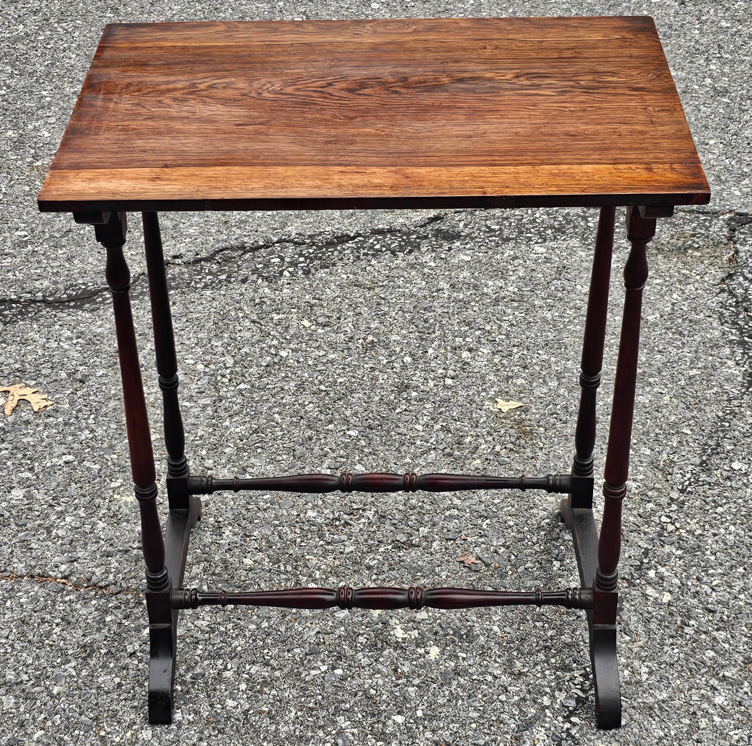 Mid-Century moderno Tavolino in noce edoardiano dei primi del Novecento in vendita