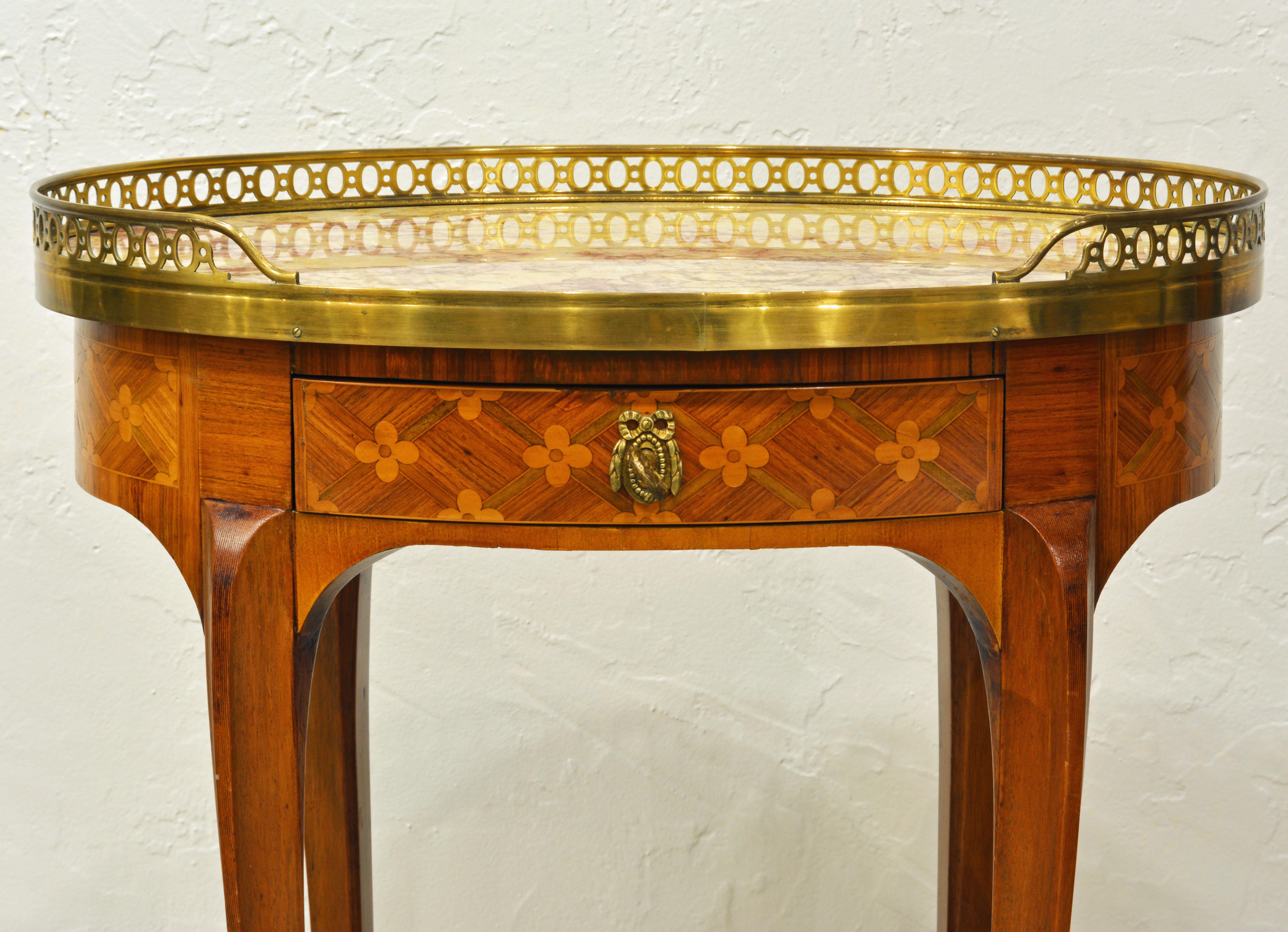 French Kidney Shape Mable top and parquetry Two Tier Side Table In Good Condition In Ft. Lauderdale, FL