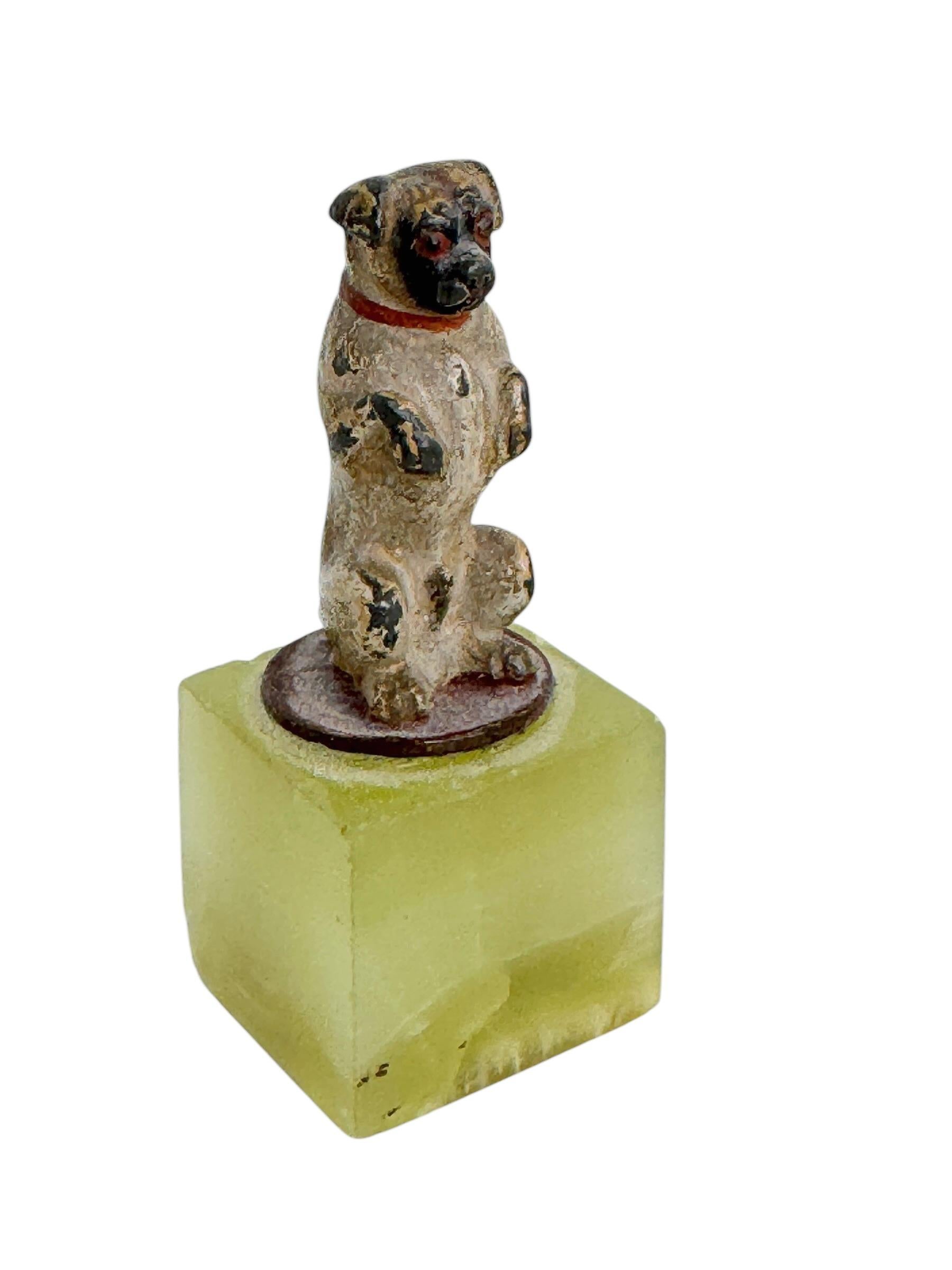 Frühes 20. Jahrhundert Mops Österreichische Vienna Bronze Miniatur Figur auf Marmorsockel im Angebot 3