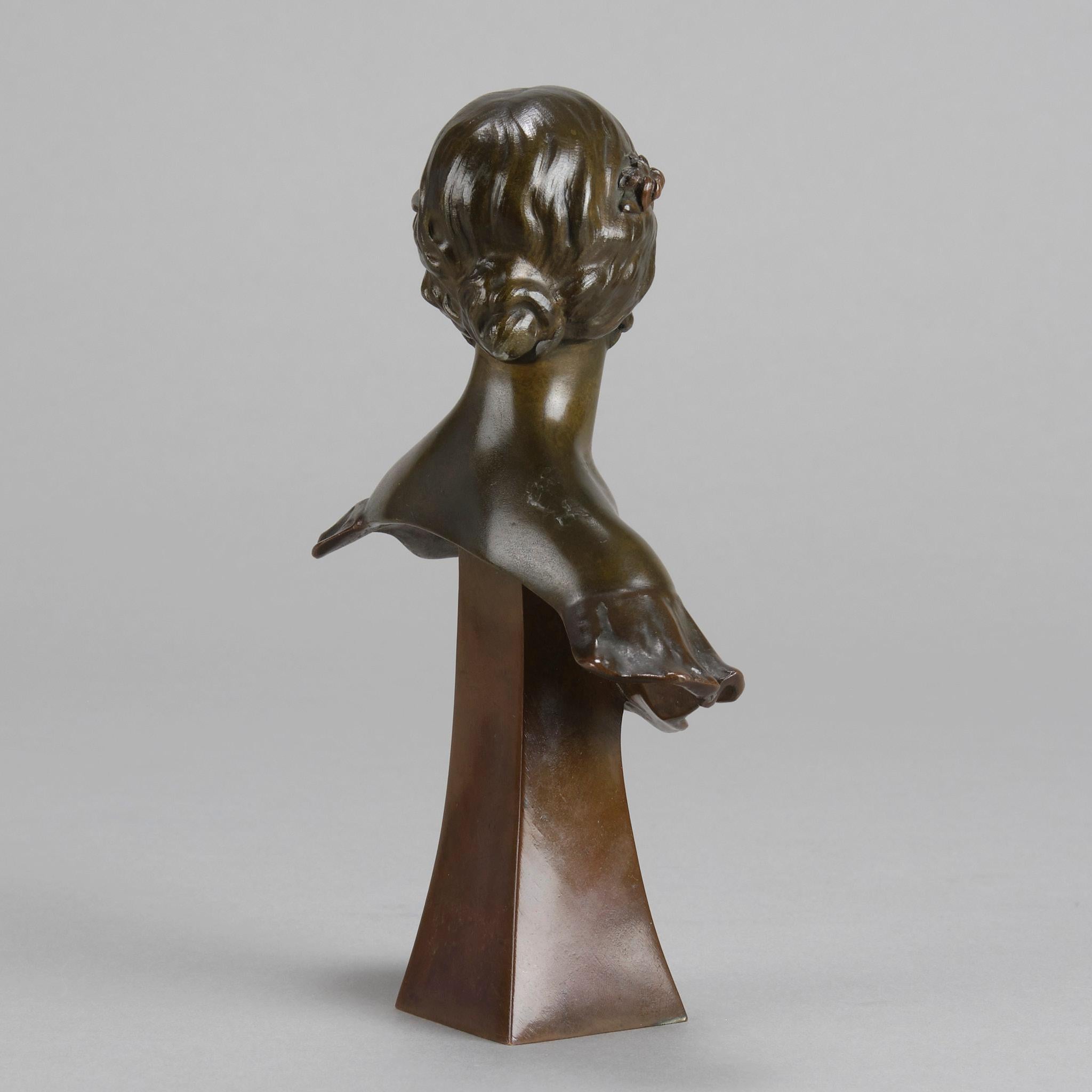 Français Buste en bronze français du début du 20e siècle intitulé Art Nouveau par Alexandre Caron en vente