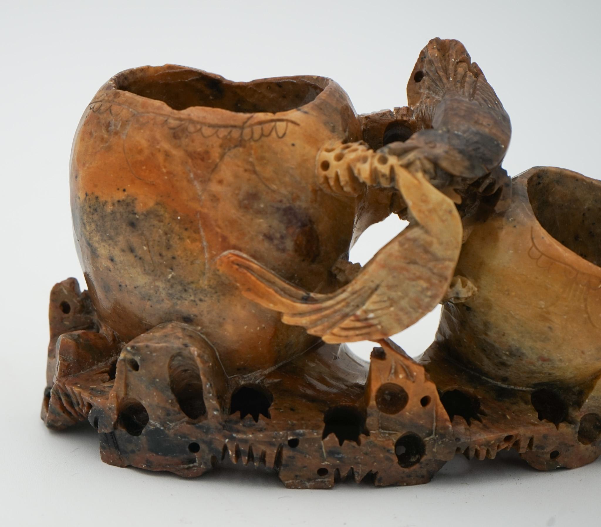 DÉCORATIVE EN PIERRE DE SAVON ORIENTALE CHINOISE DE LA PREMIÈRE ANNEE DU 20e SIÈCLE Sculptée à la main 2 POTS en vente 1