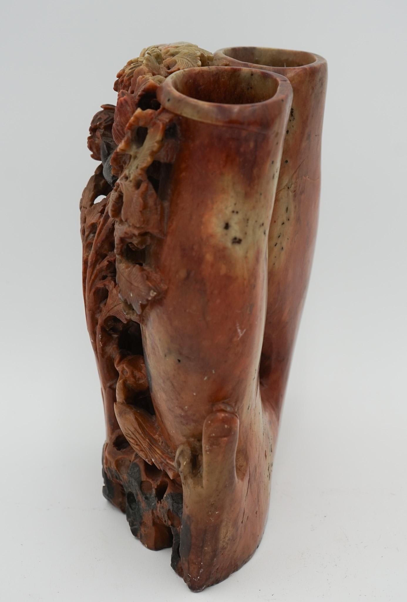 Vases décoratifs en pierre à savon ORIENTALE CHINOISE du début du 20e siècle, sculptés à la main Bon état - En vente à Pulborough, GB