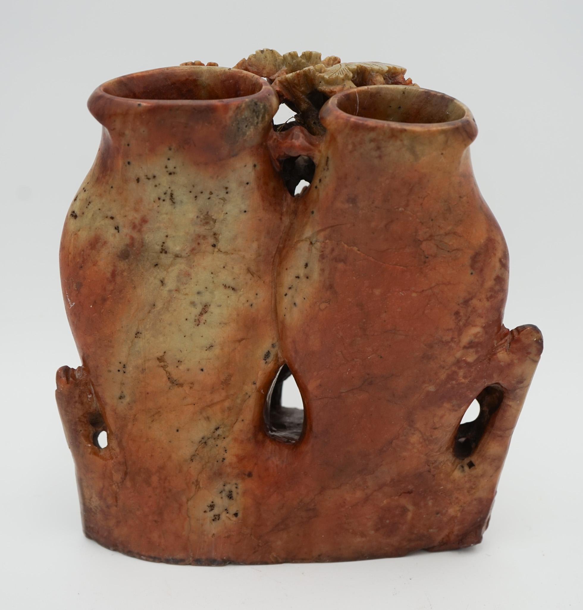 20ième siècle Vases décoratifs en pierre à savon ORIENTALE CHINOISE du début du 20e siècle, sculptés à la main en vente