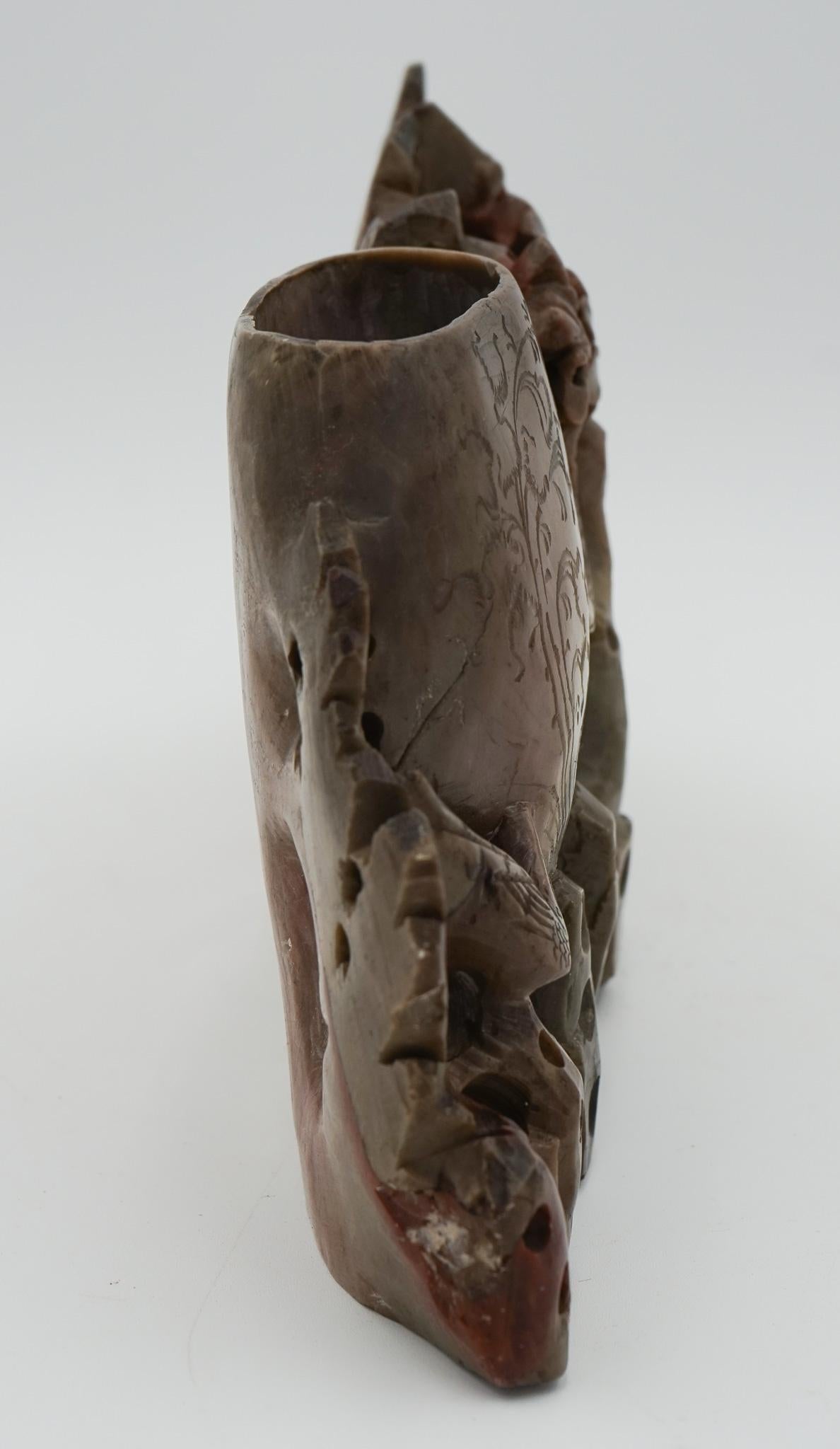 20ième siècle GRAND POT DE DÉCORATION EN PIERRE DE SAVON ORIENTALE CHINOISE DE LA PREMIÈRE ANNEE DU 20e SIÈCLE Sculptée à la main en vente