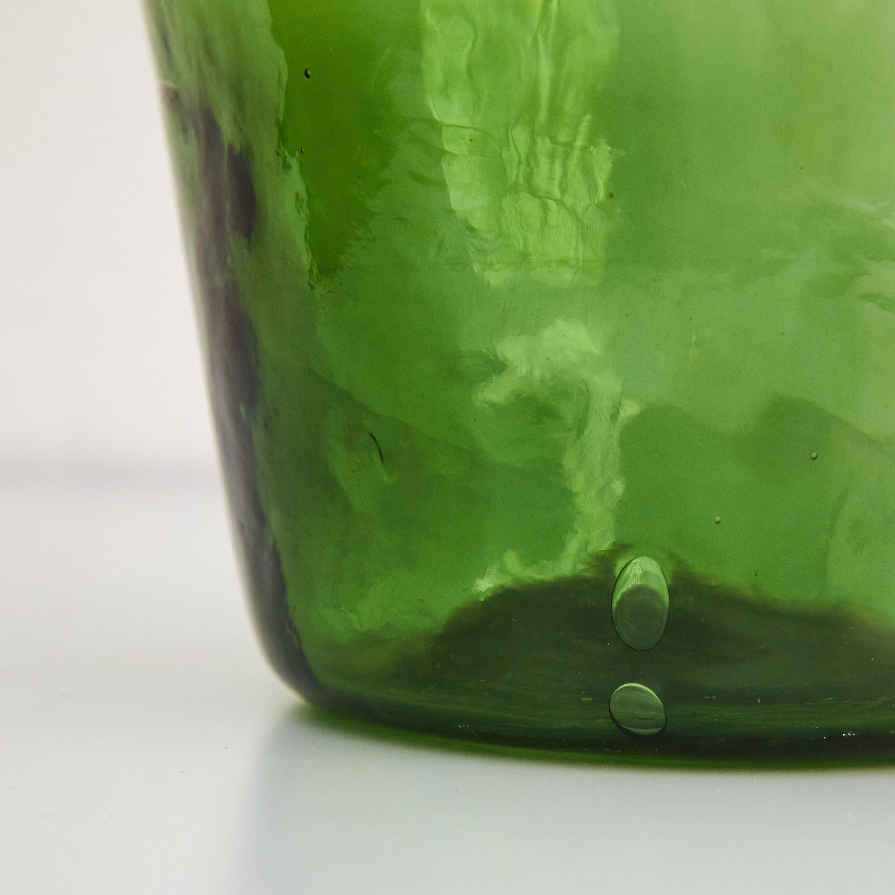 Vaso a bottiglia in vetro spagnolo dei primi del Novecento, 1940 circa in vendita 1