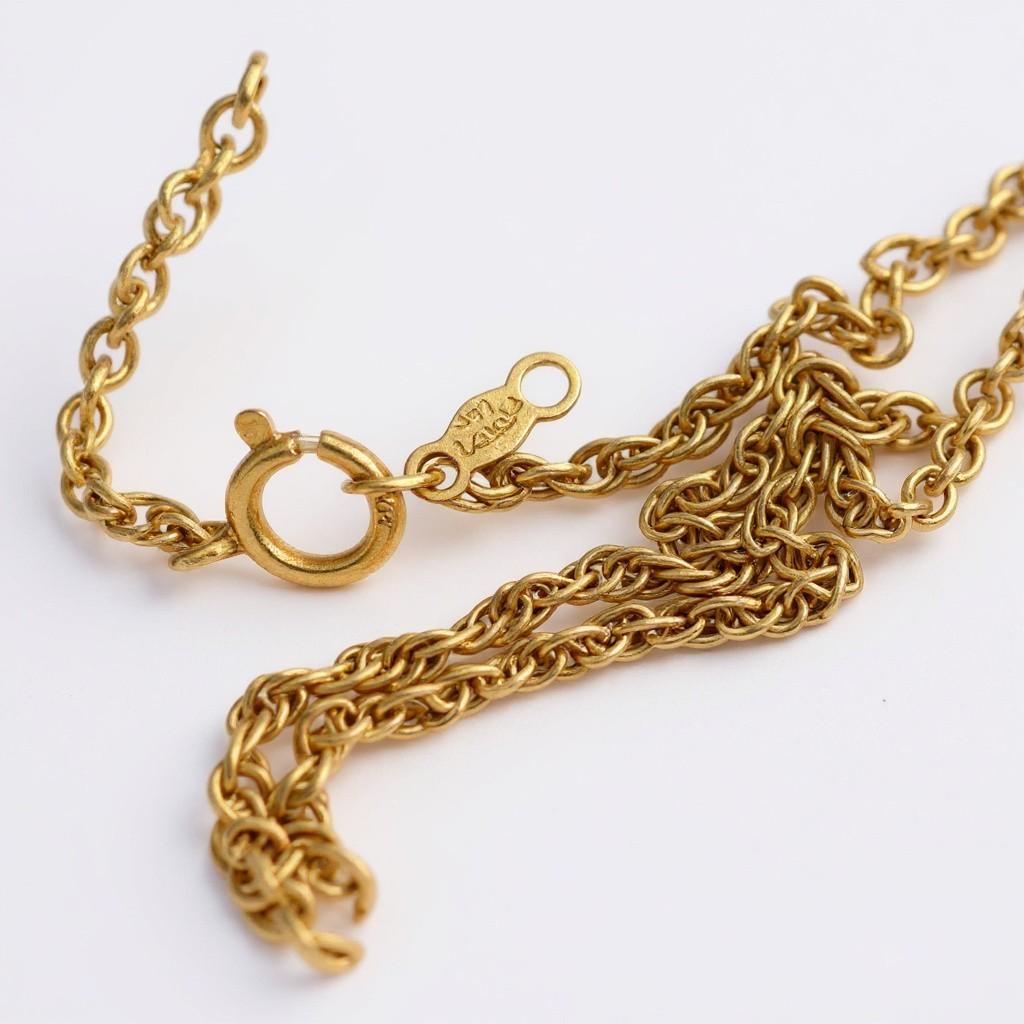Rétro Collana in oro 14k con cammeo a intaglio del primo Novecento, 24 inc. in vendita