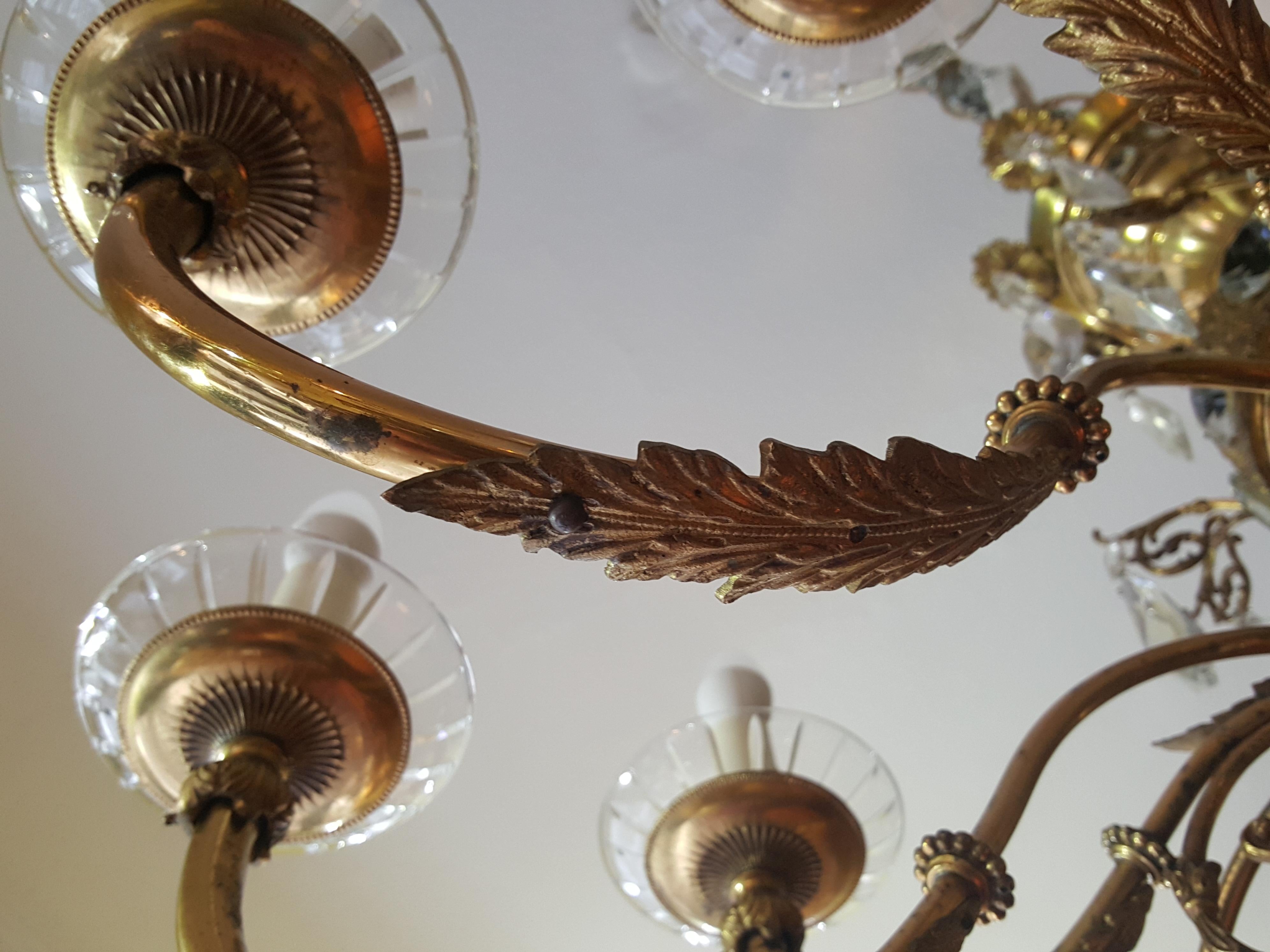 English Early 20th Century 18-Light Brass and Crystal Chandelier