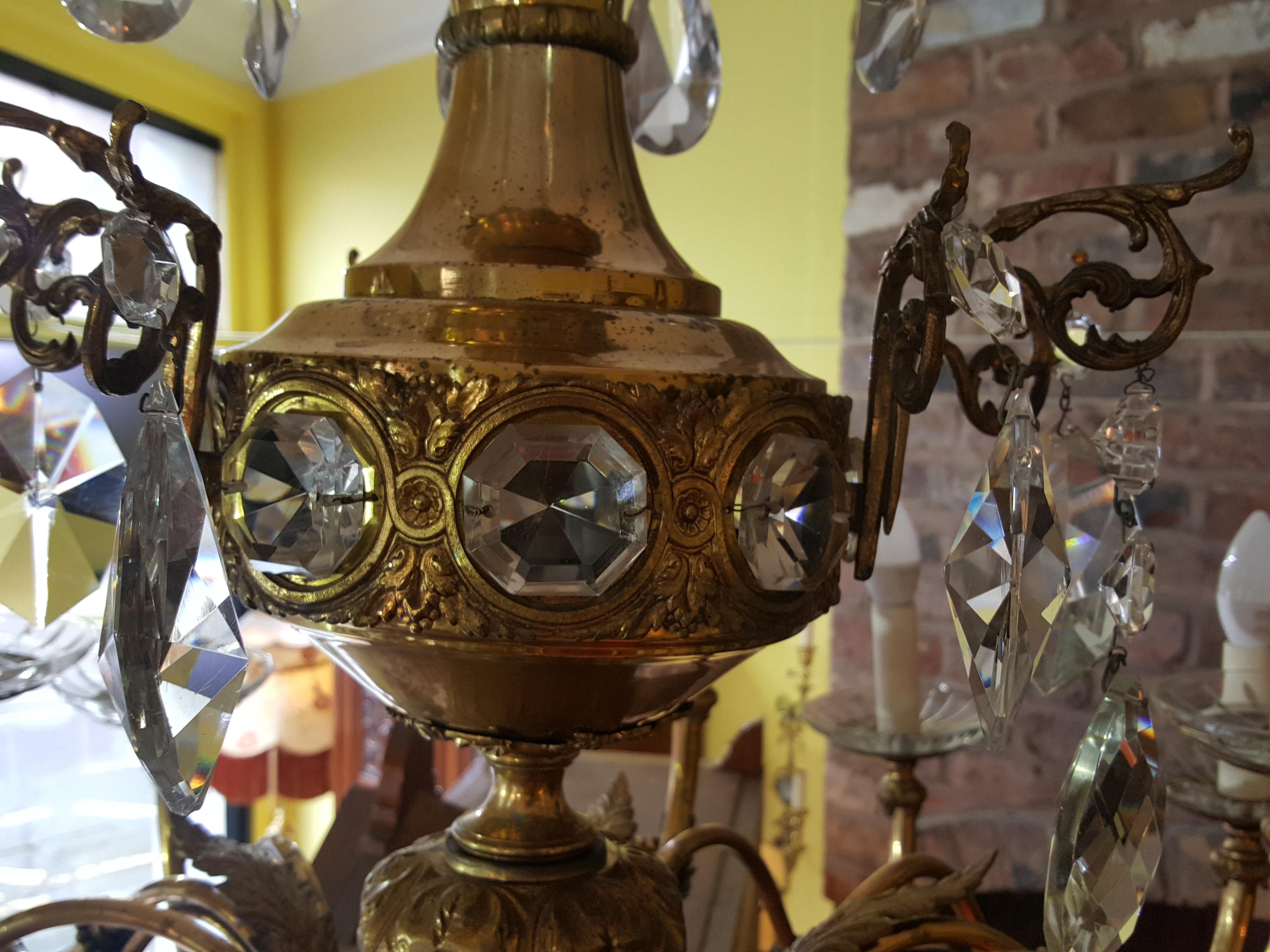 Early 20th Century 18-Light Brass and Crystal Chandelier In Good Condition In Altrincham, Cheshire