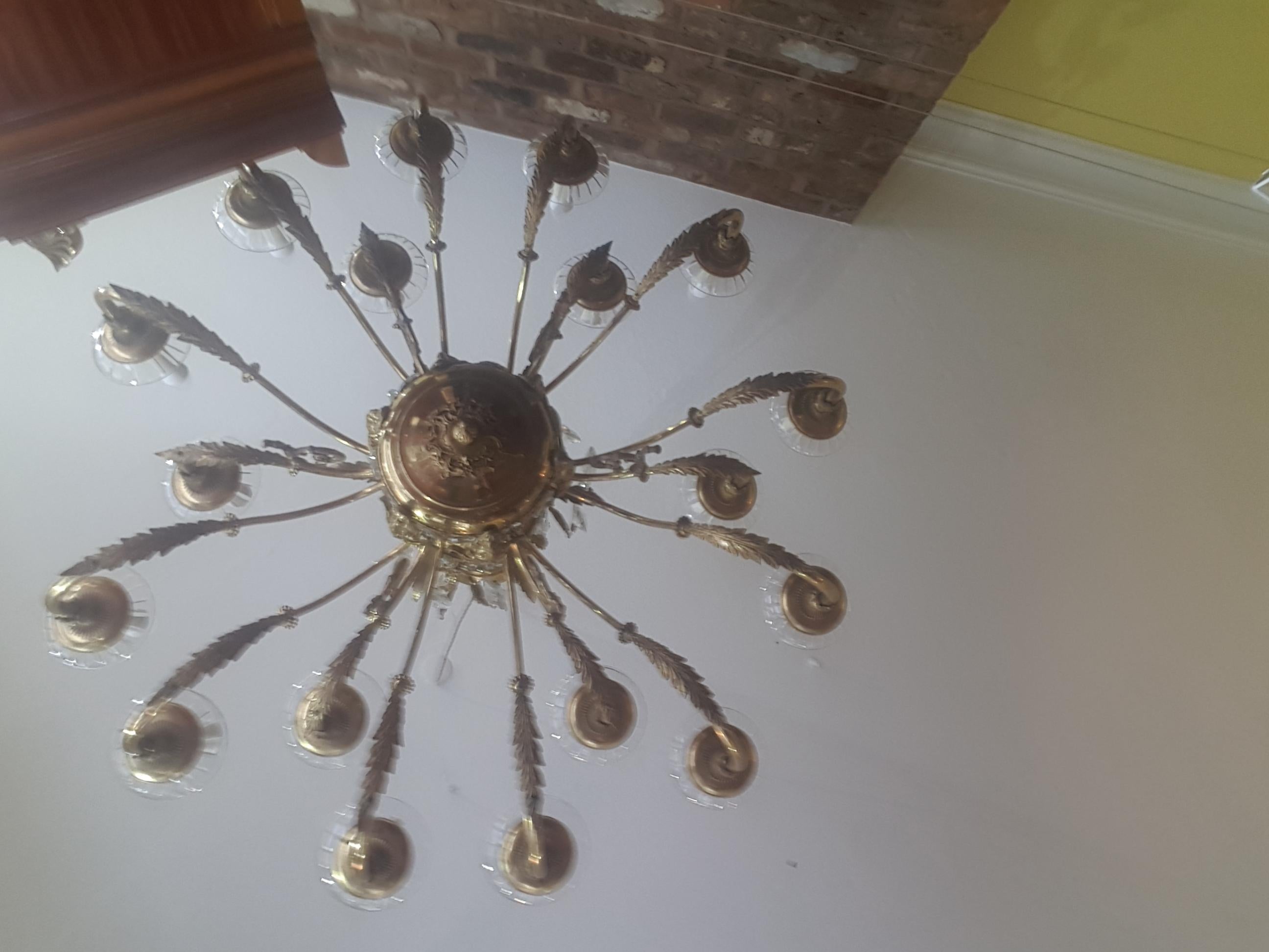 Early 20th Century 18-Light Brass and Crystal Chandelier 2