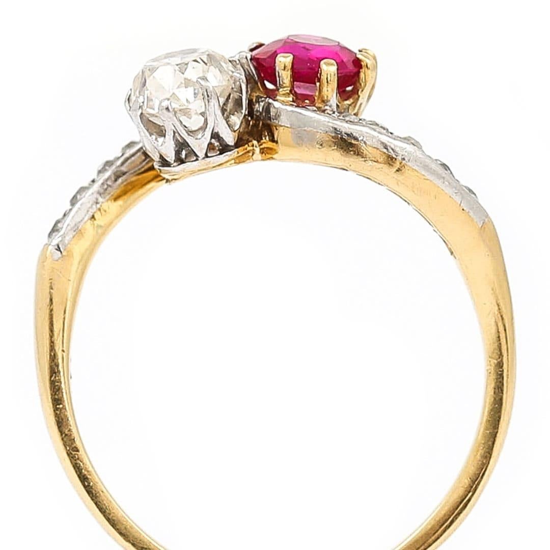 Early 20th Century 18ct Gold Ruby and Diamond Toi et Moi Ring In Good Condition In Lancashire, Oldham