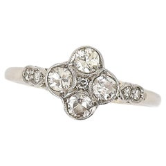 Frühes 20. Jahrhundert, Ring aus 18 Karat Weißgold und Platin mit vier Steinen, um 1910