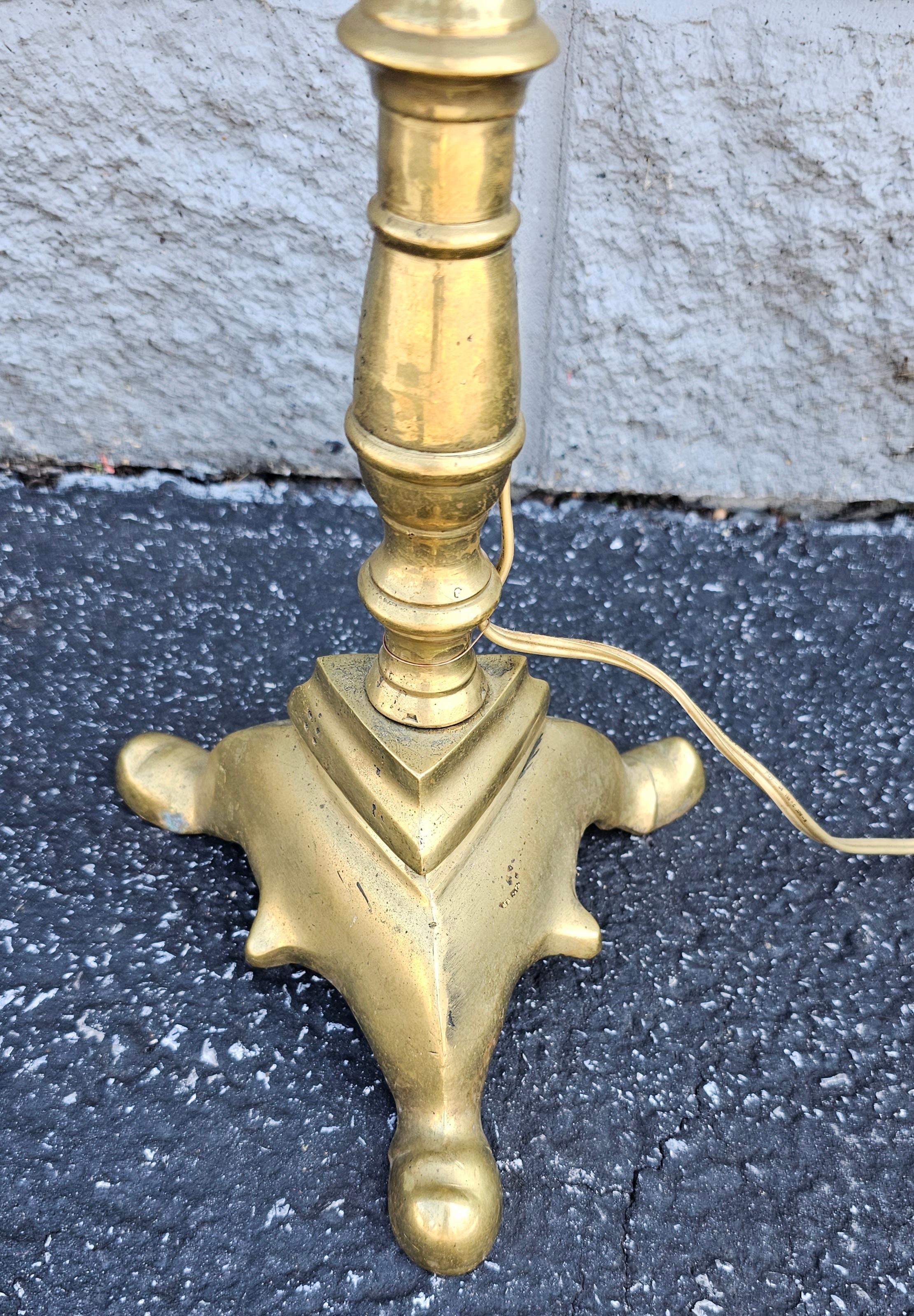 Anfang des 20. Jahrhunderts 27-Light Gothic Cast Brass Floor Lamp Candelabra Torchere  im Zustand „Gut“ im Angebot in Germantown, MD