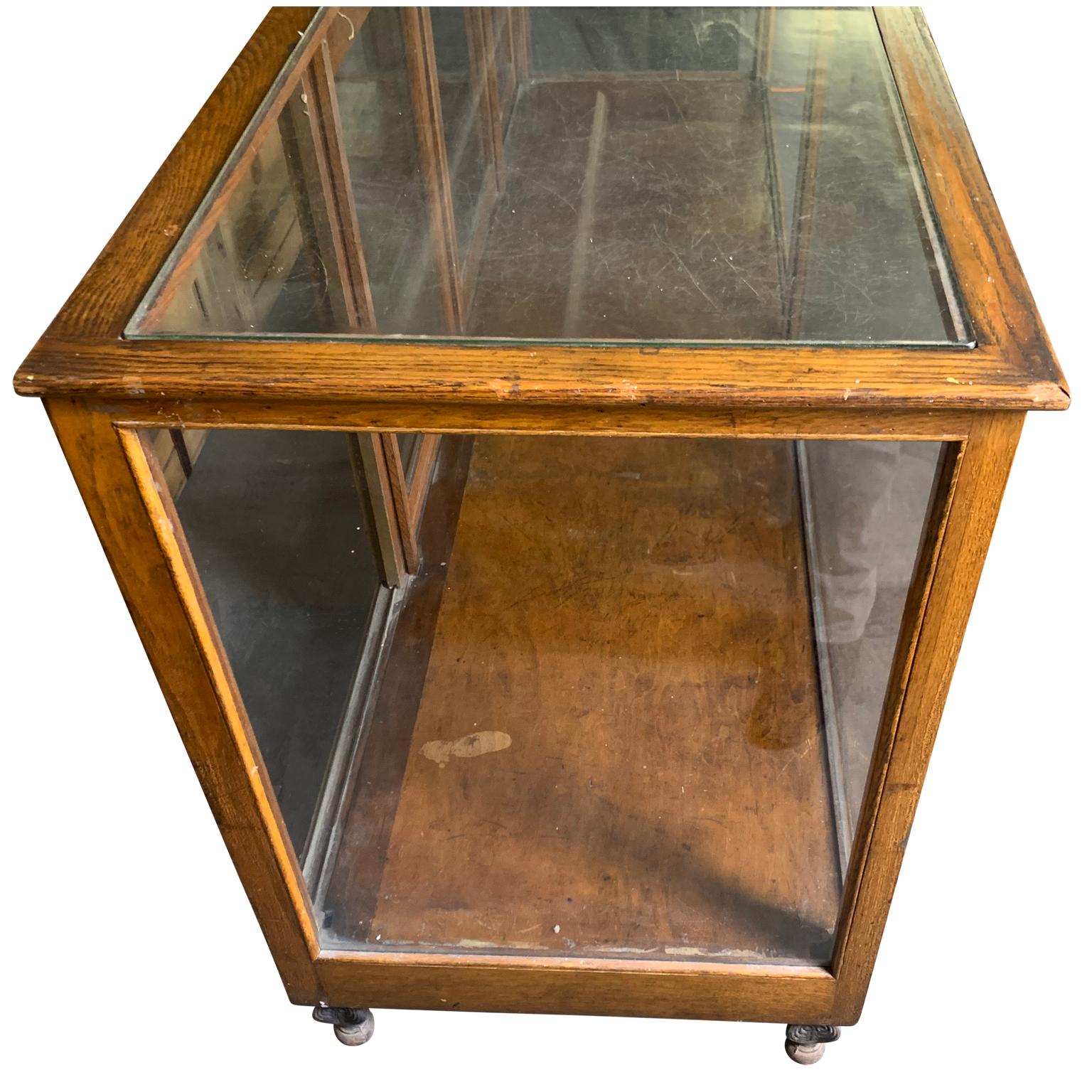 Early 20th Century A N Russel & Sons Wooden Glass Top Display Case Vitrine In Good Condition In Haddonfield, NJ
