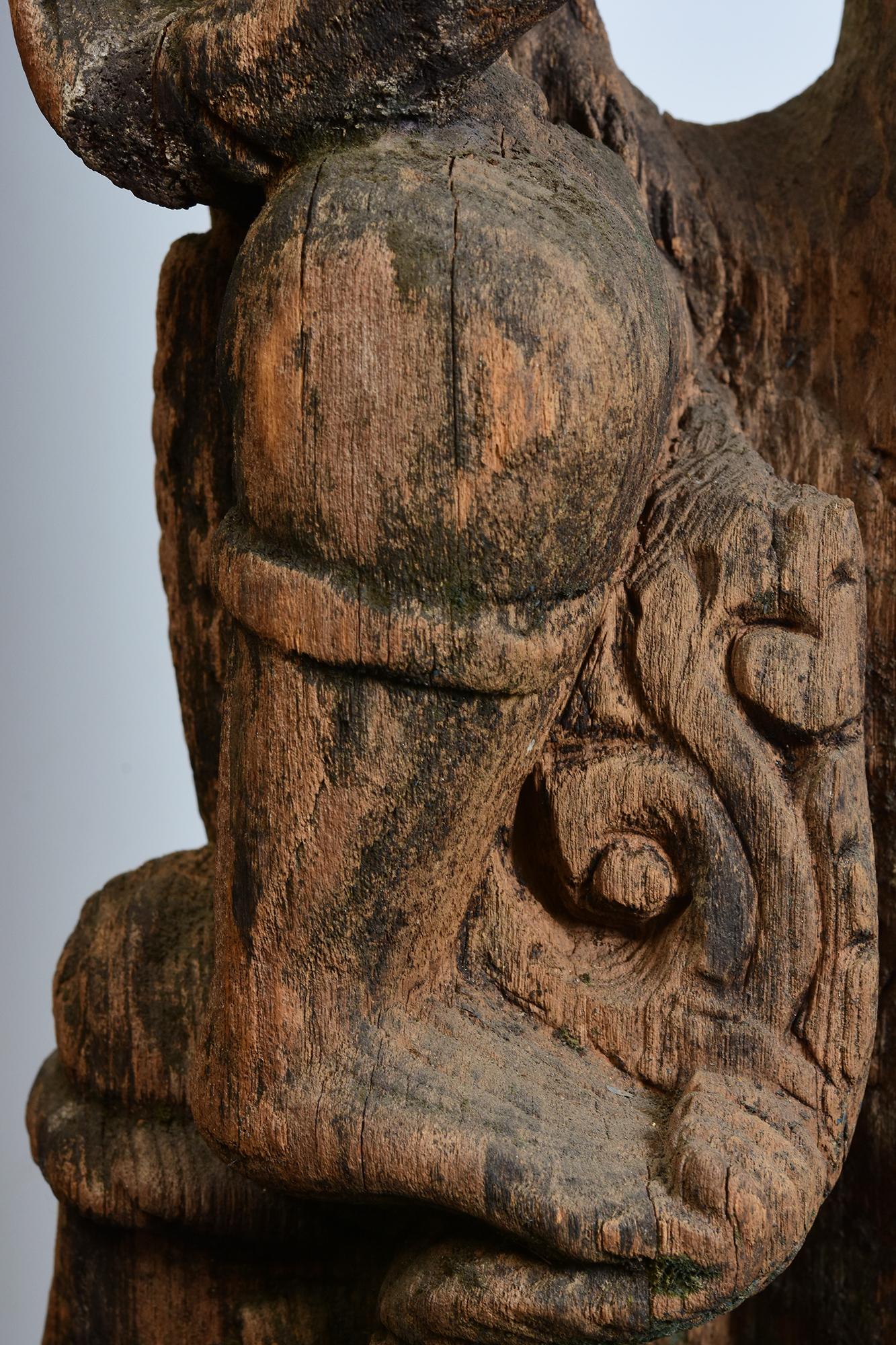 Early 20th Century, A Pair of Antique Burmese Wooden Finial Chofa with Figures For Sale 13